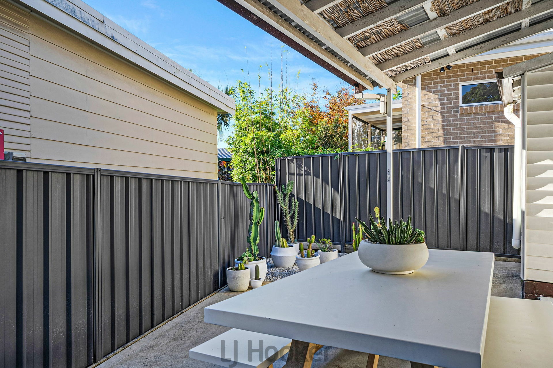 2 Alexander Street, MOUNT HUTTON