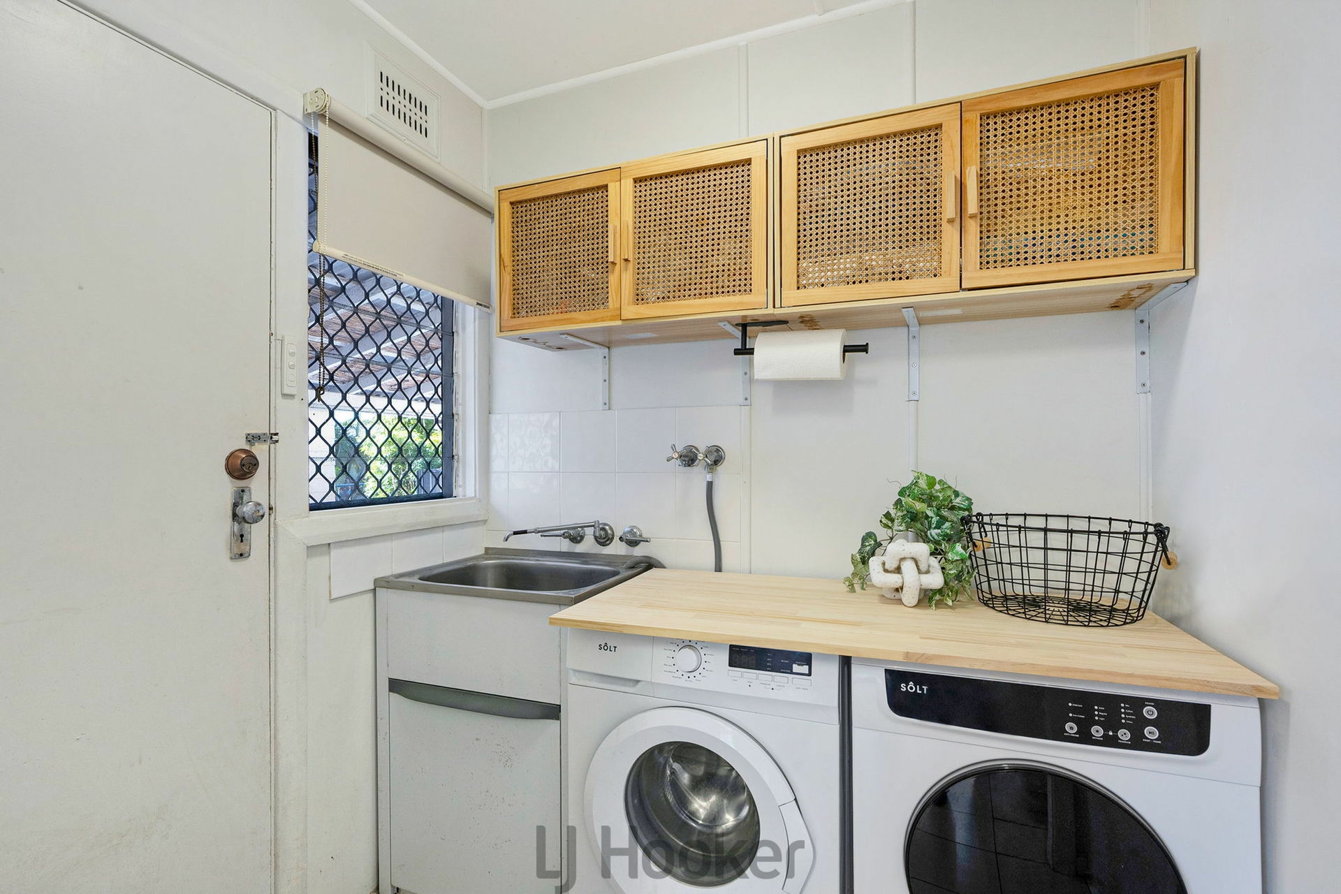 2 Alexander Street, MOUNT HUTTON