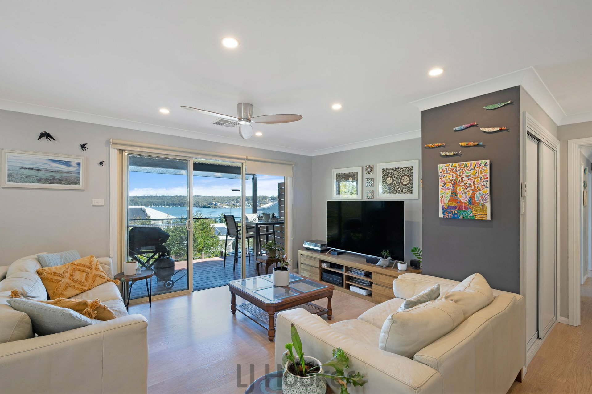 72 Alkrington Avenue — photo 4 of 27