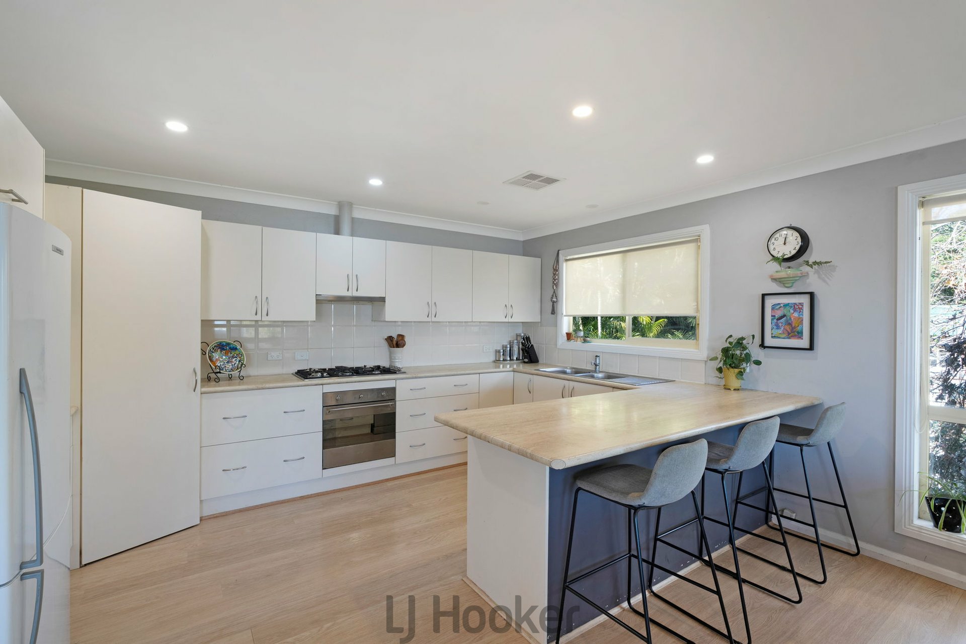 72 Alkrington Avenue — photo 6 of 27