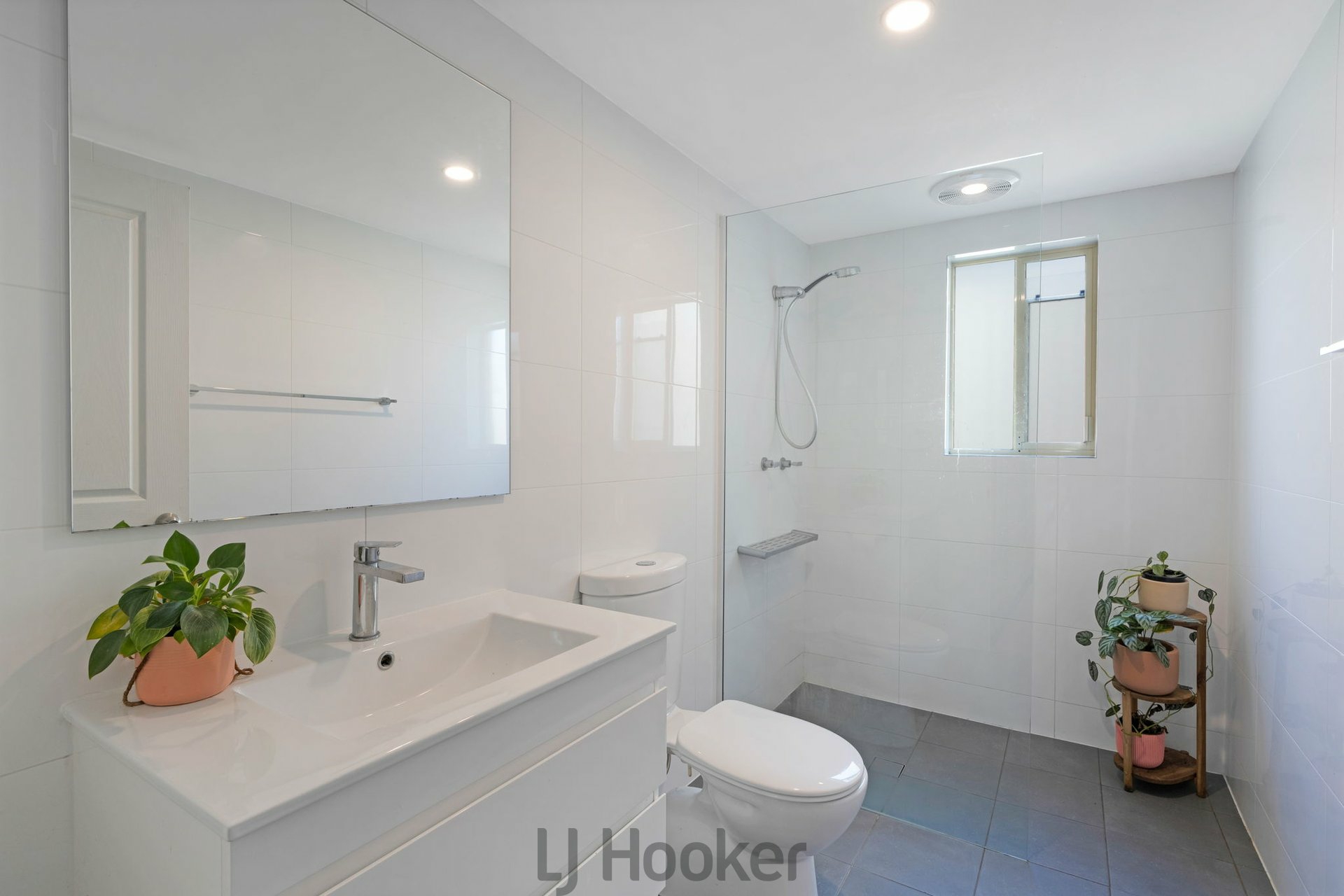 72 Alkrington Avenue — photo 7 of 27