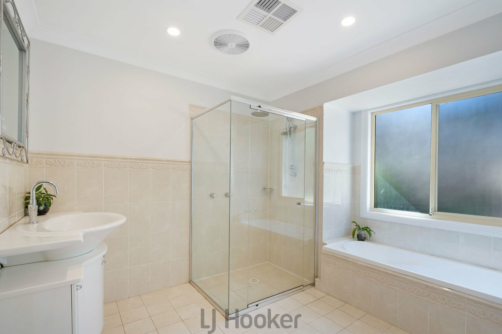 72 Alkrington Avenue — photo 12 of 27