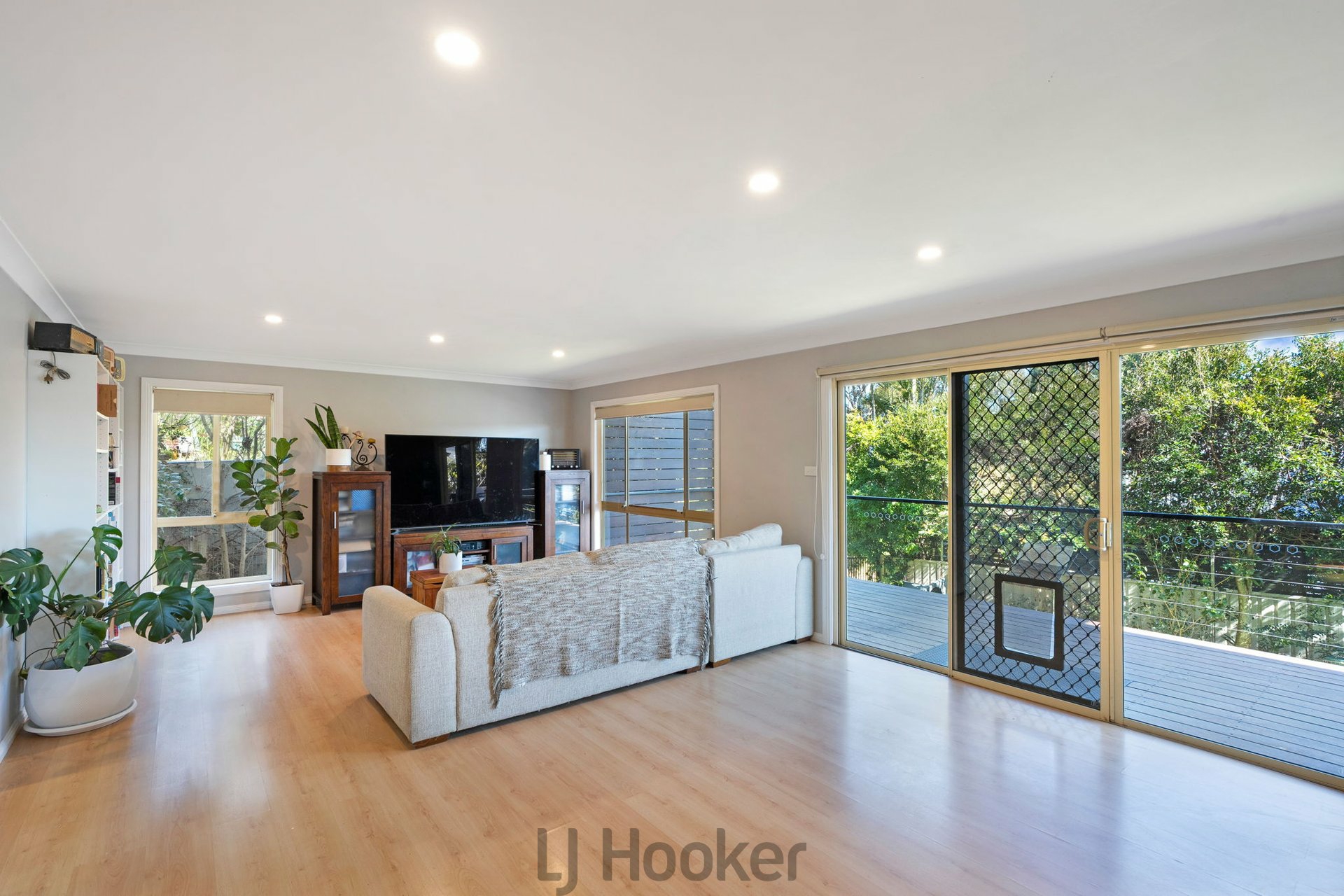 72 Alkrington Avenue — photo 19 of 27