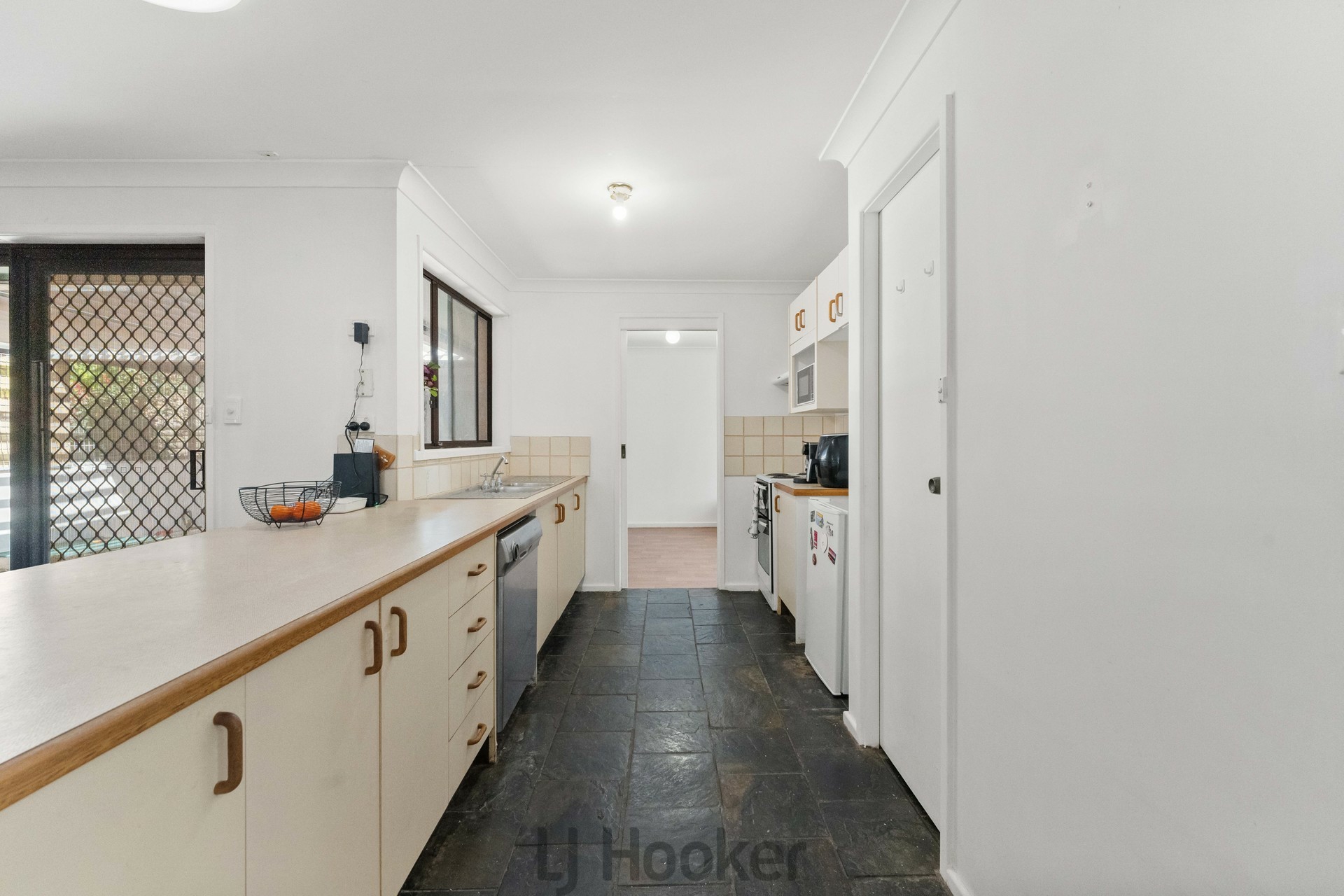 17 Oakwood Road — photo 6 of 15