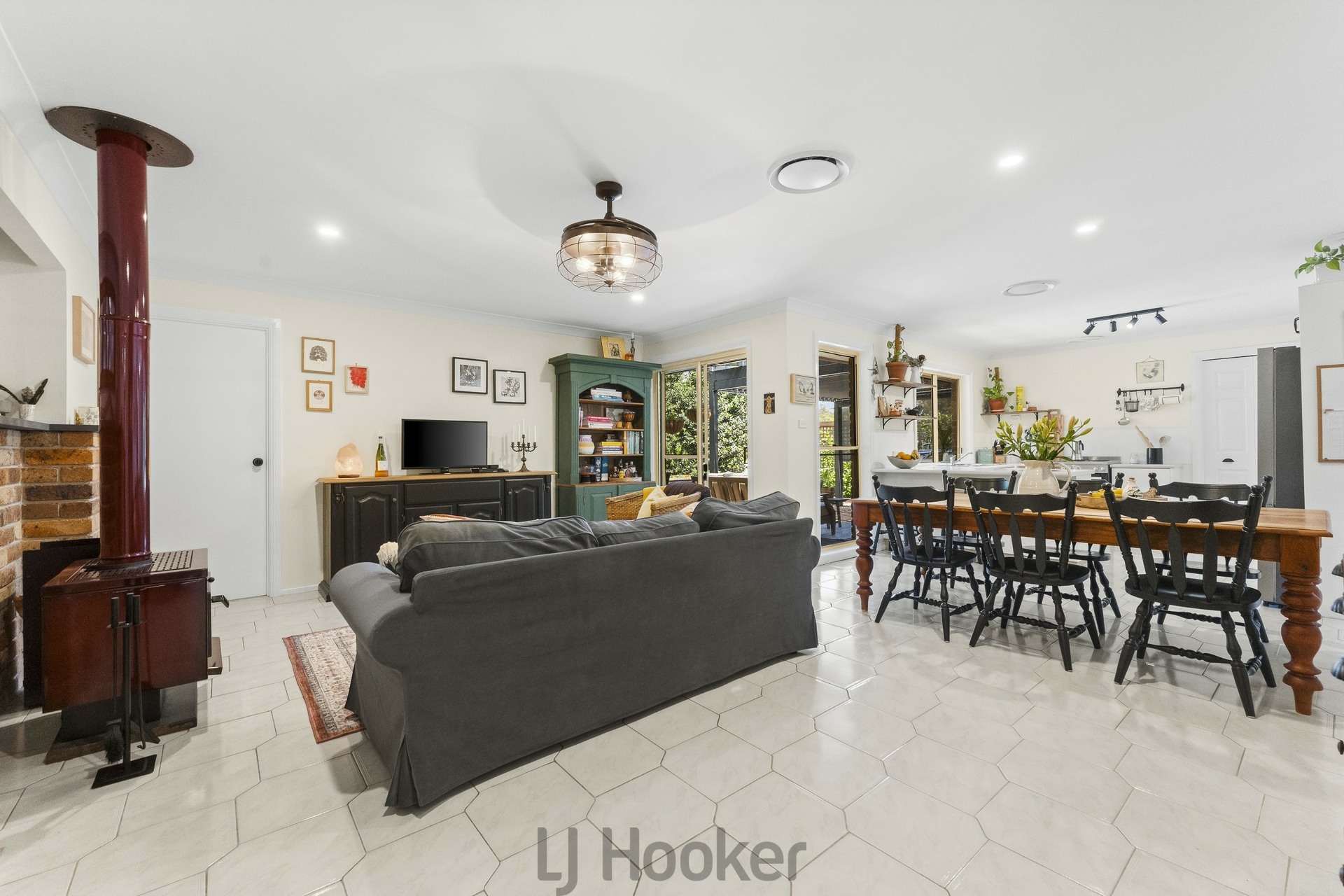 18 Hampstead Way — photo 9 of 30