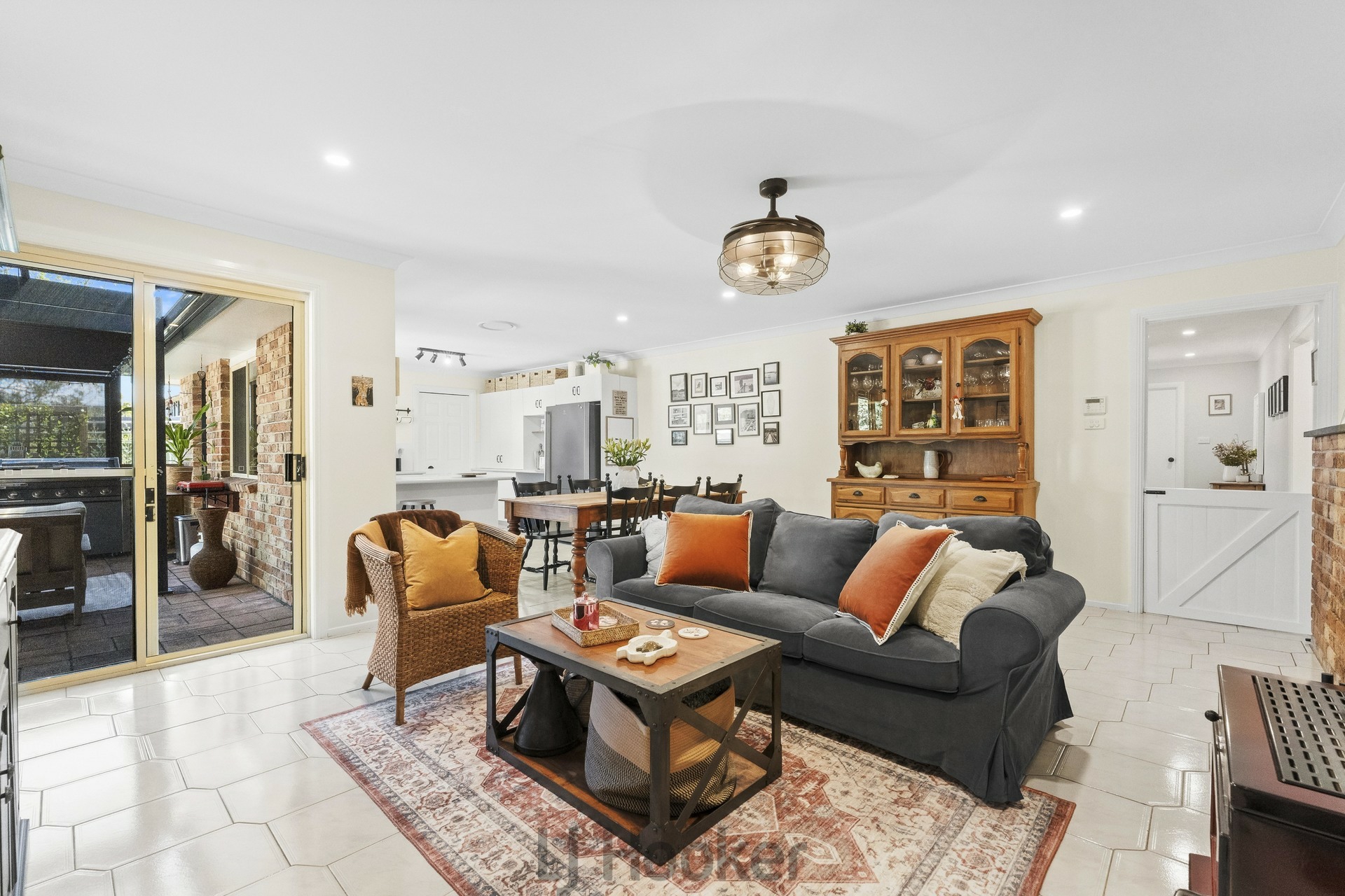 18 Hampstead Way — photo 10 of 30