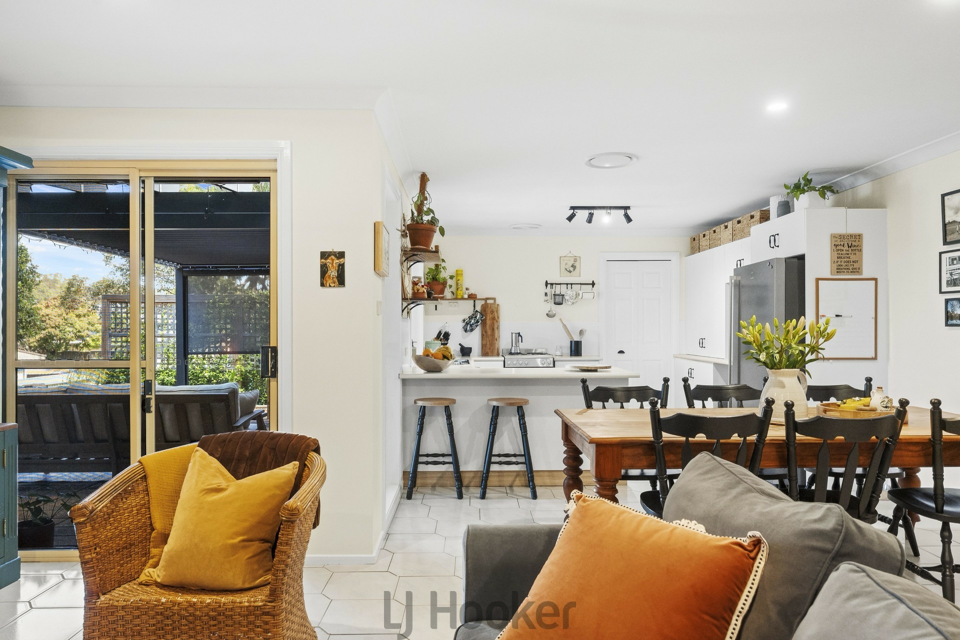 18 Hampstead Way — photo 12 of 30