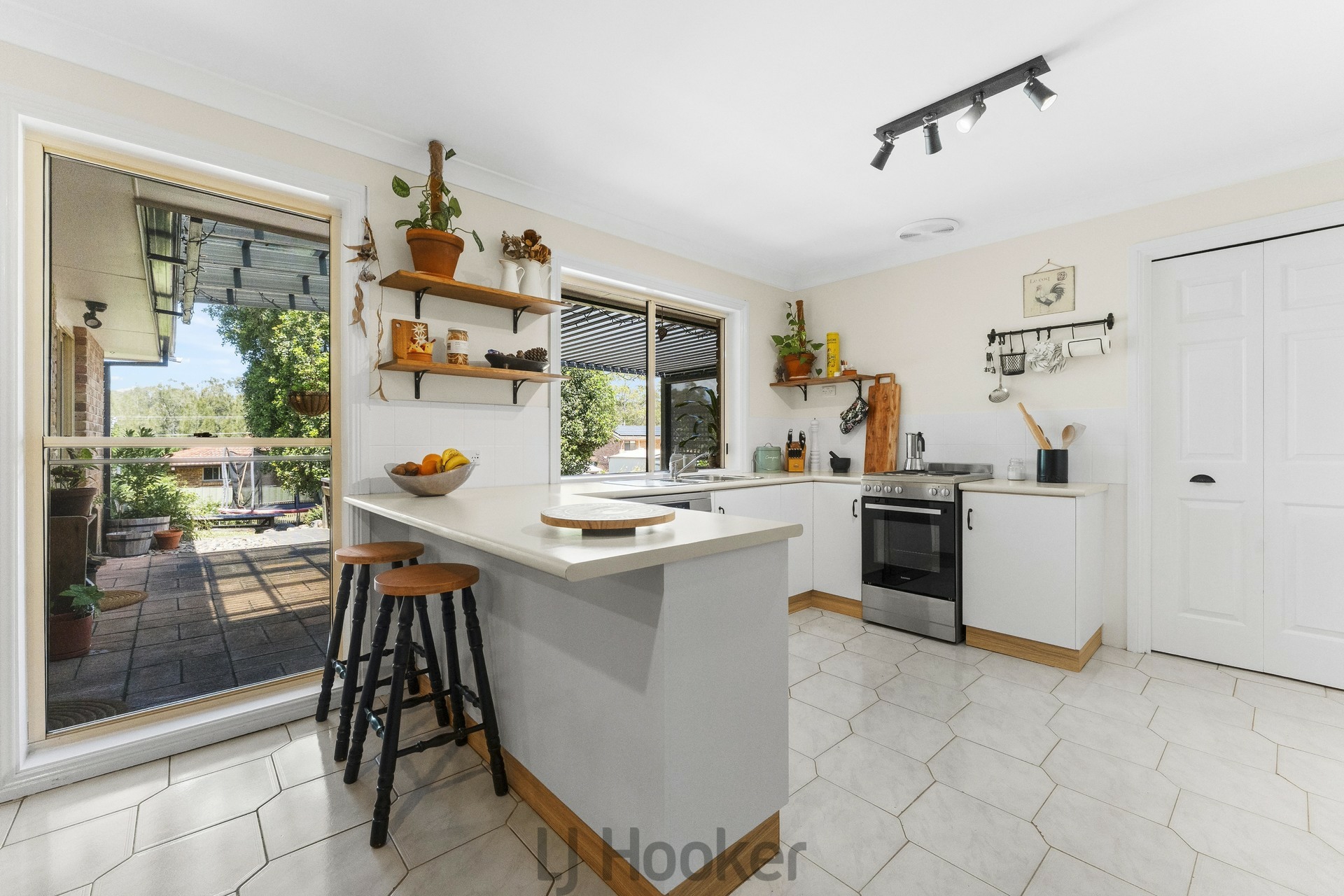 18 Hampstead Way — photo 16 of 30