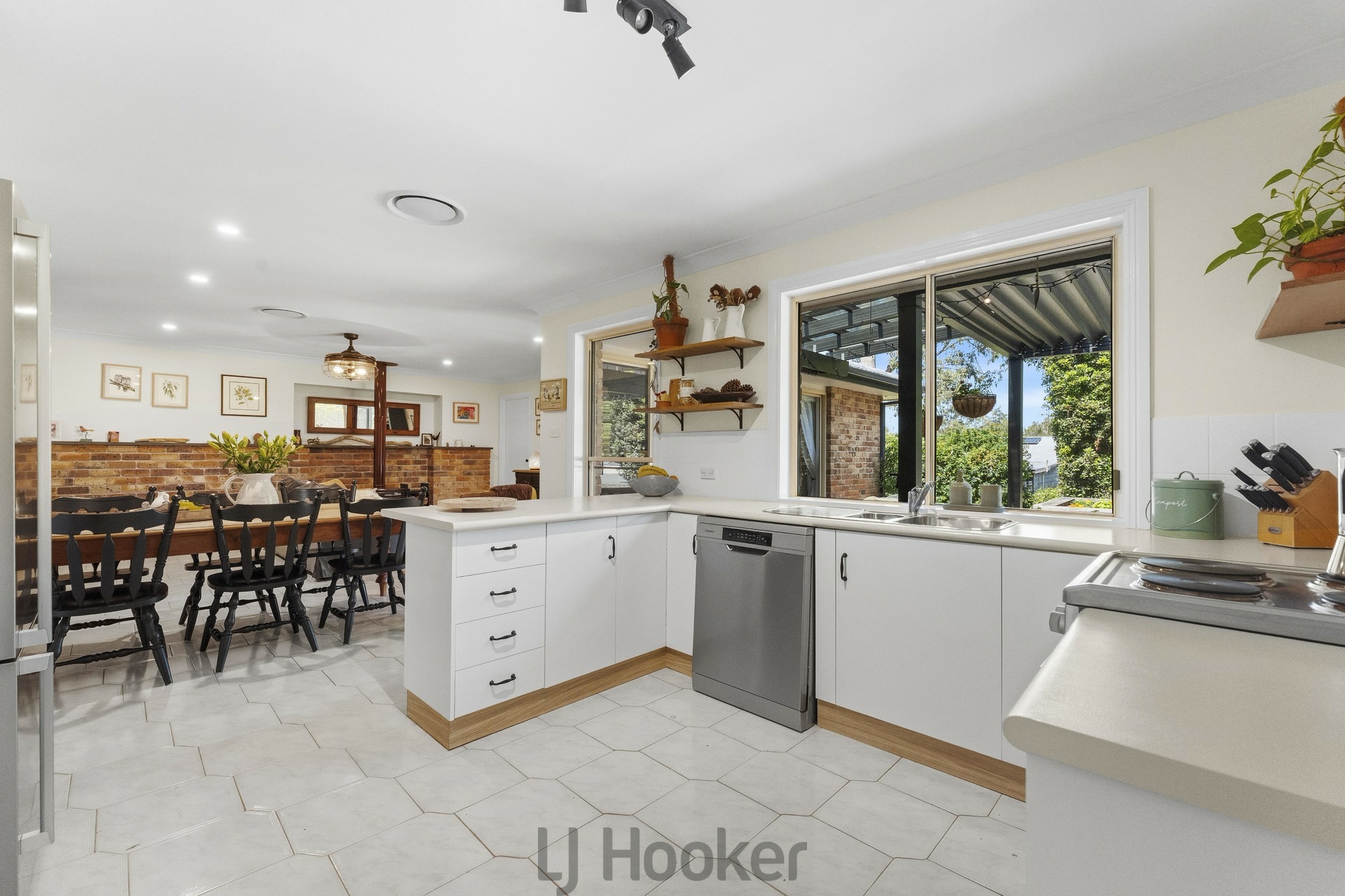 18 Hampstead Way — photo 17 of 30