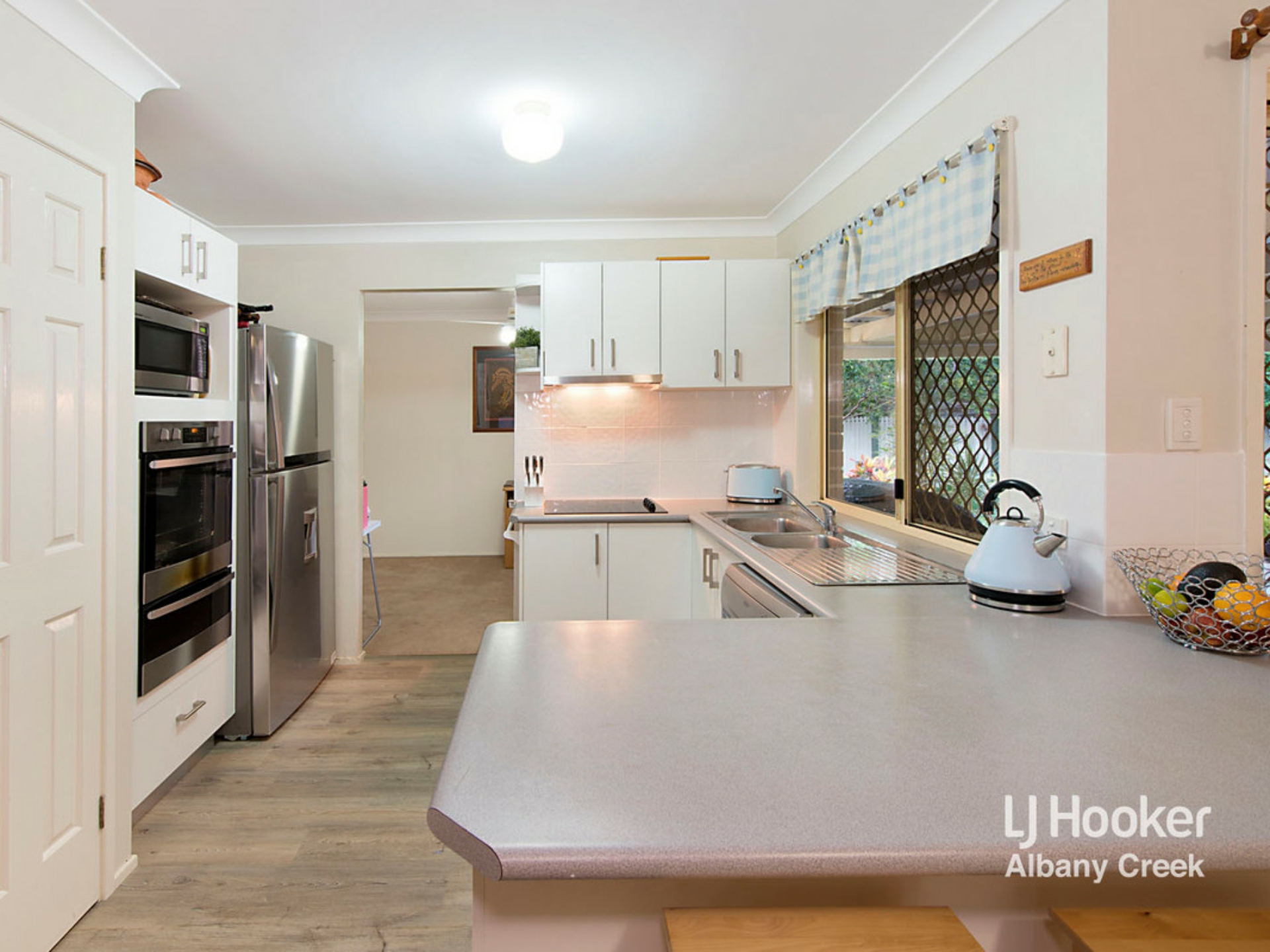 2 Sassafras Court, WARNER