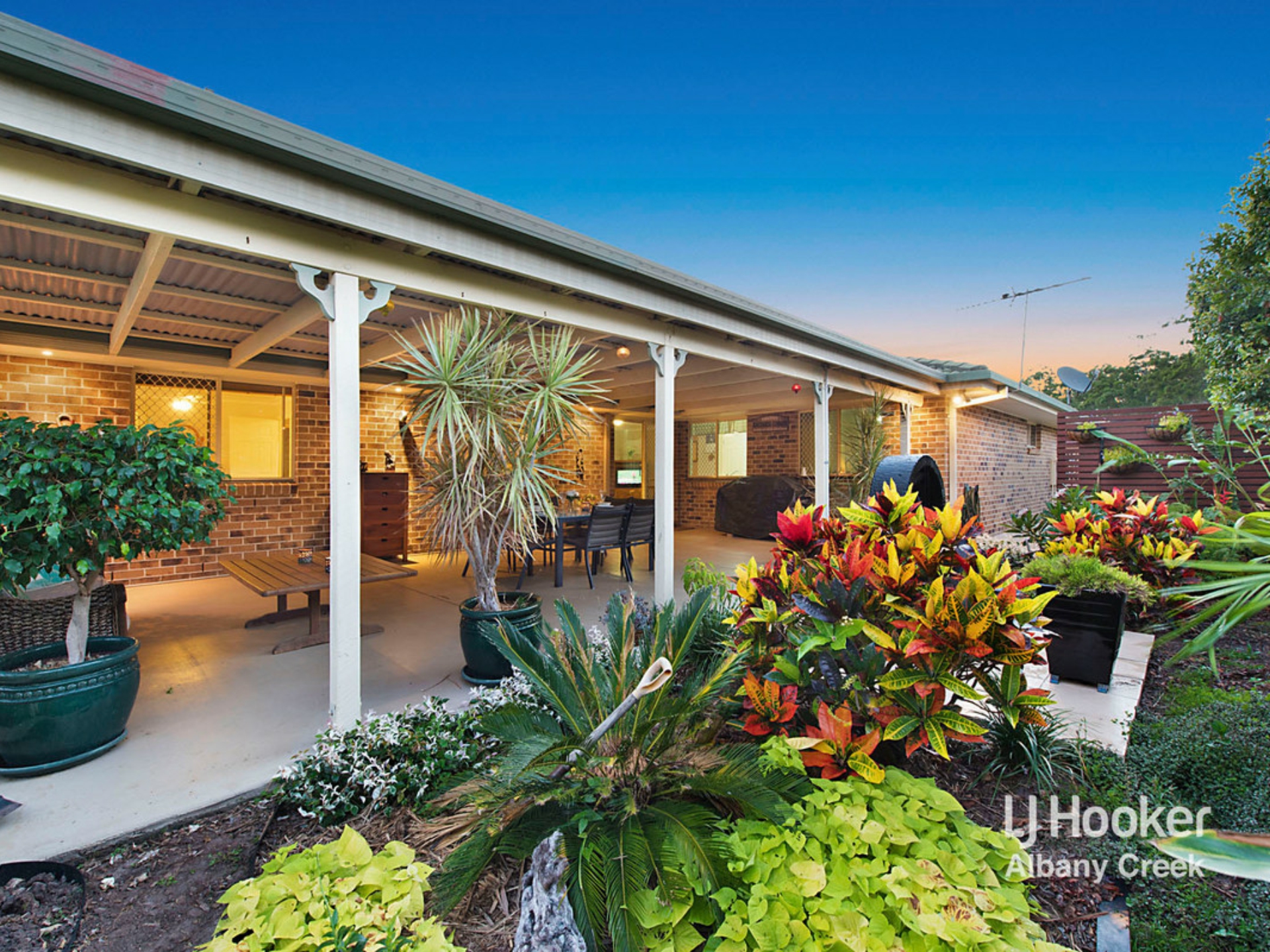 2 Sassafras Court, WARNER