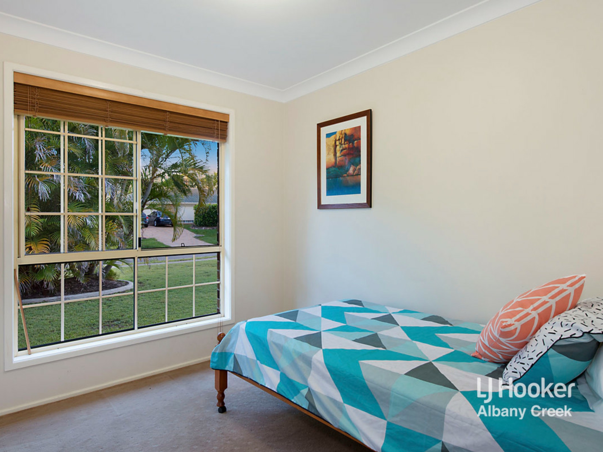 2 Sassafras Court, WARNER