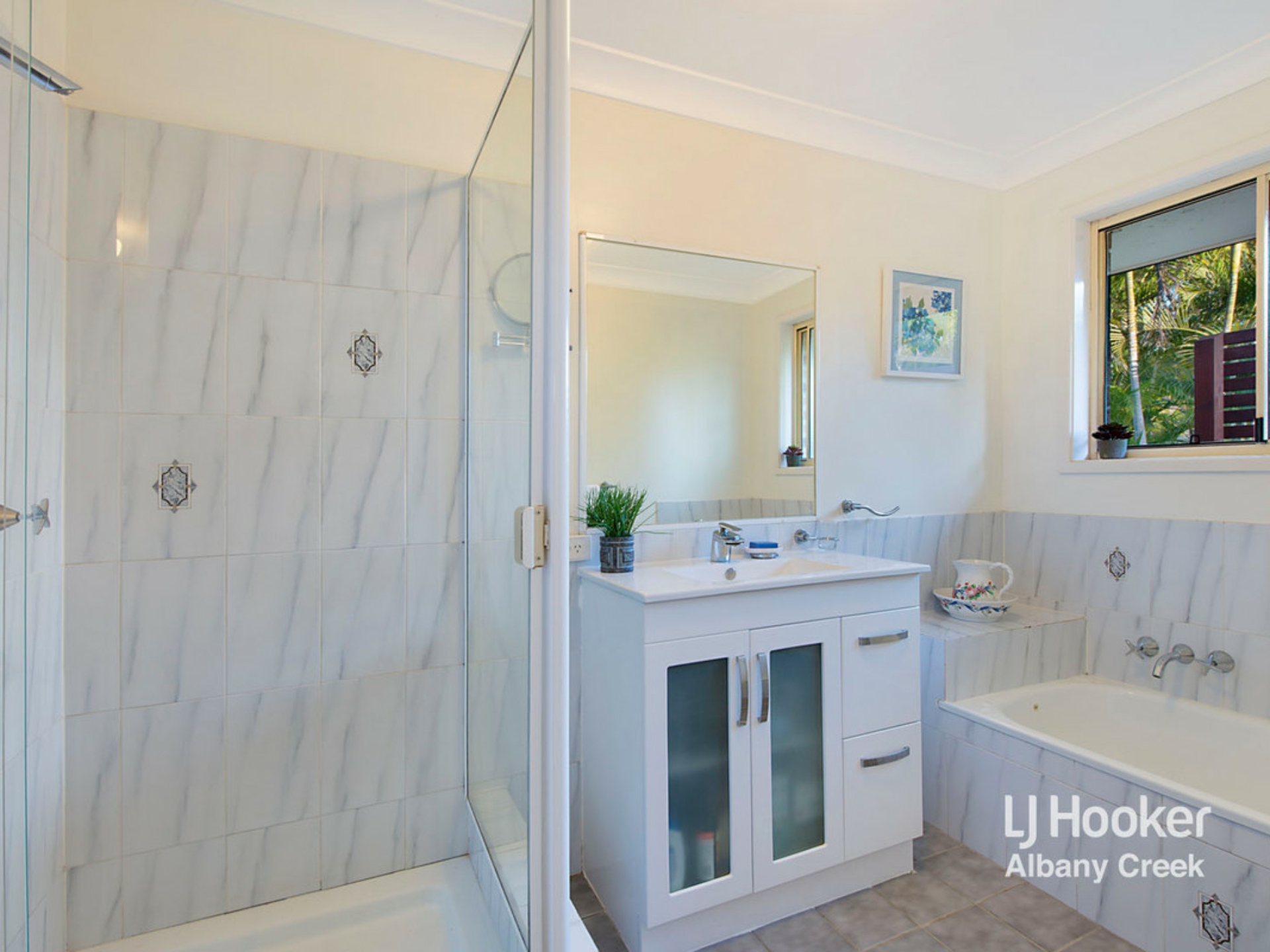2 Sassafras Court, WARNER