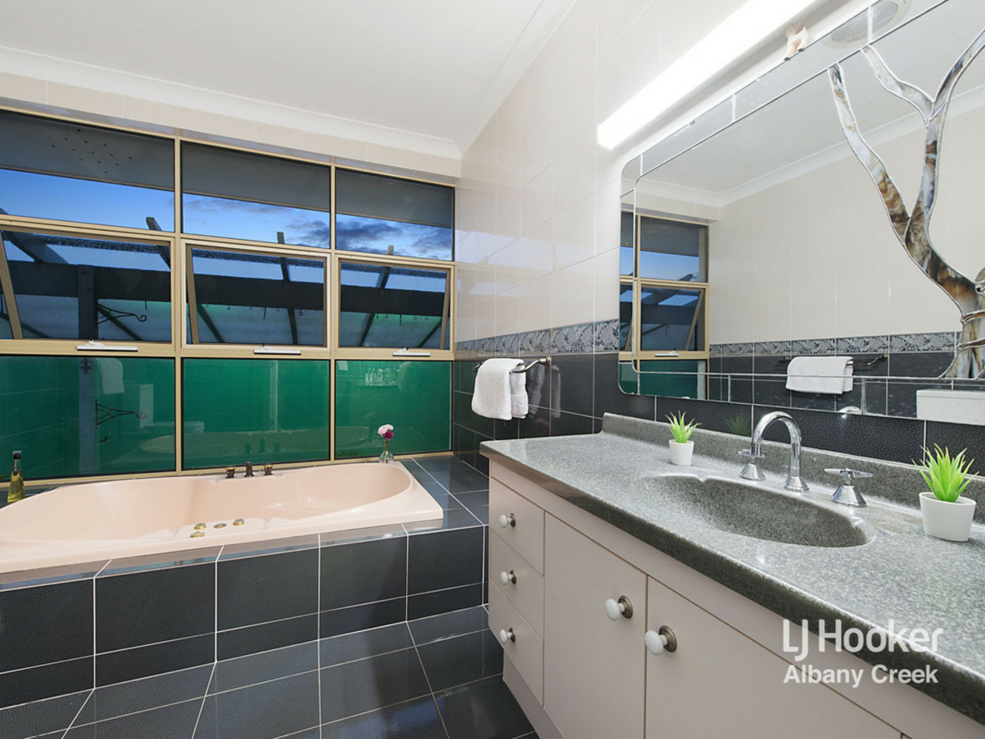 32 Daniel Drive, ALBANY CREEK