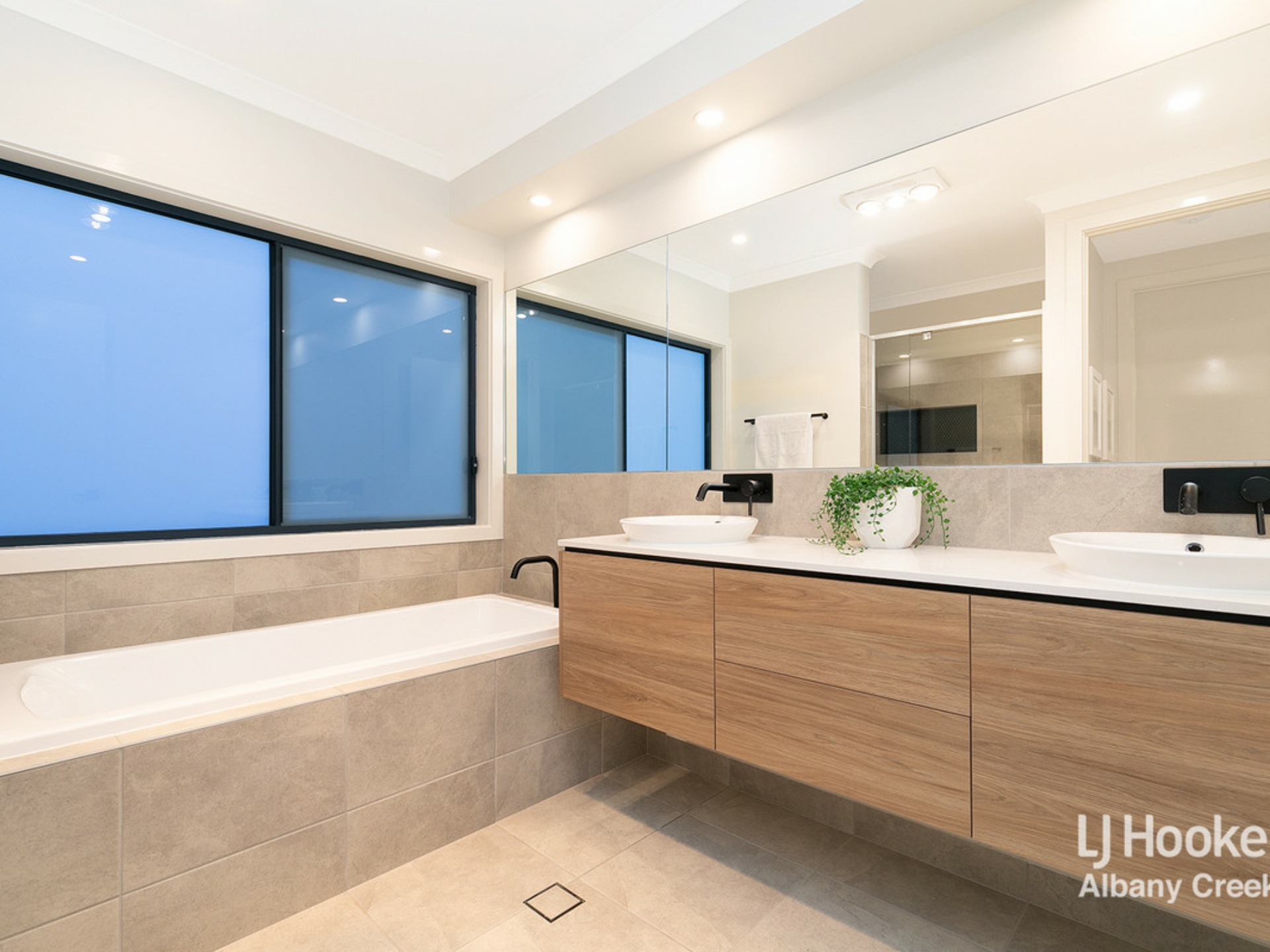 19 Superior Parade, BRIDGEMAN DOWNS