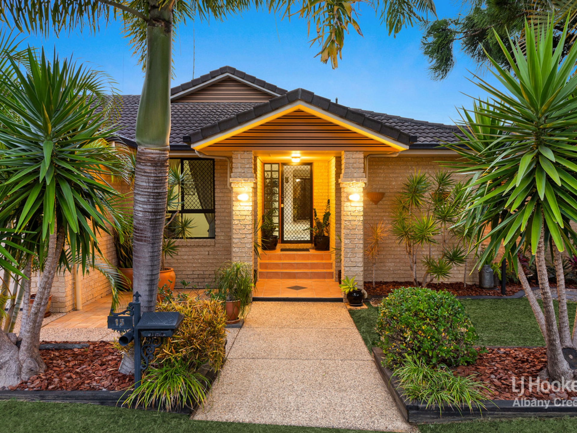15 Hoop Pine Place, BRIDGEMAN DOWNS