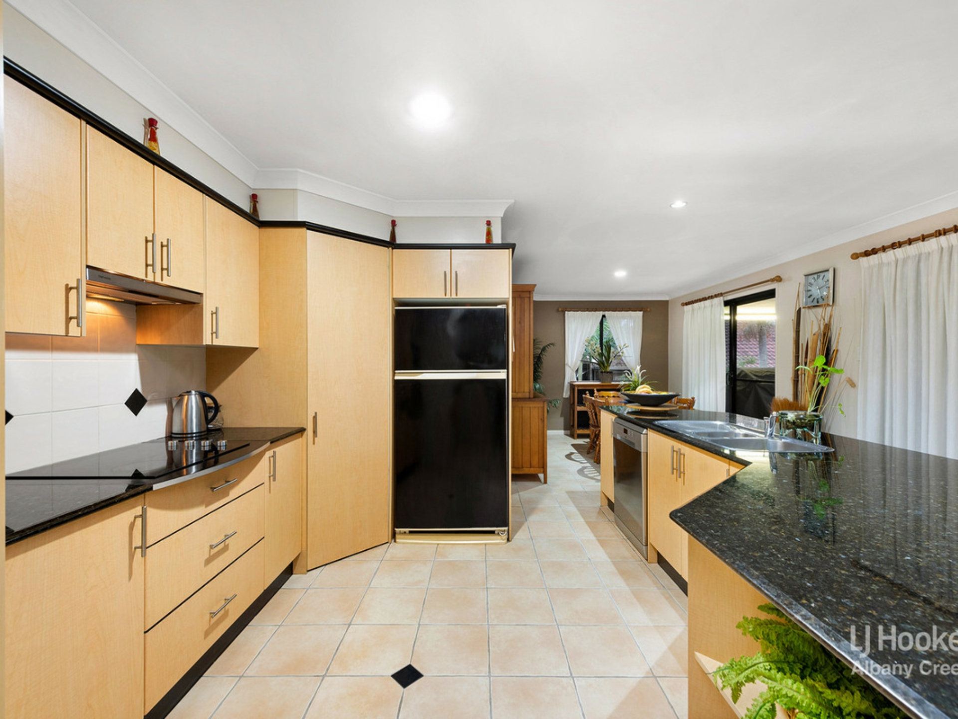 15 Hoop Pine Place, BRIDGEMAN DOWNS