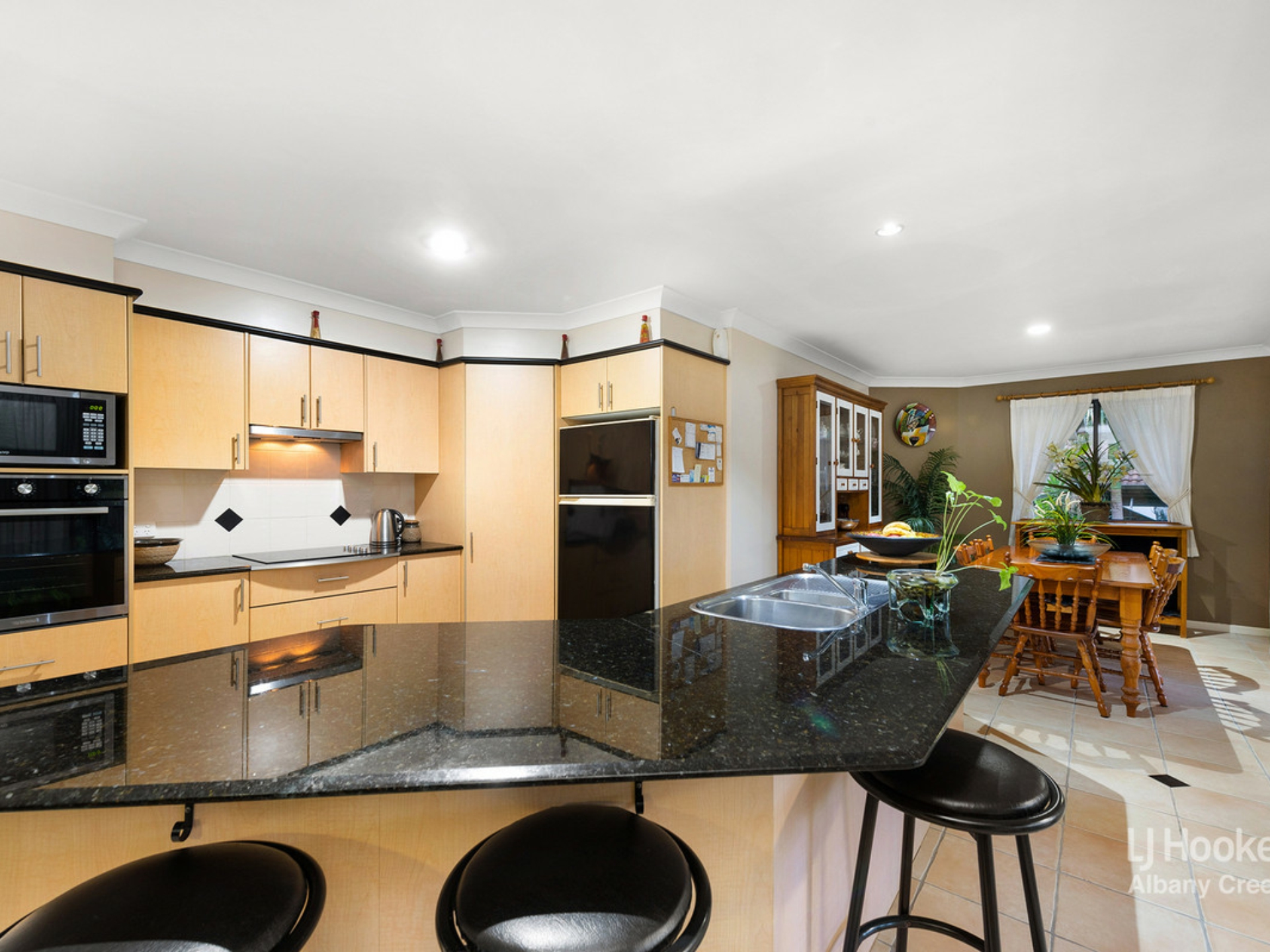 15 Hoop Pine Place, BRIDGEMAN DOWNS
