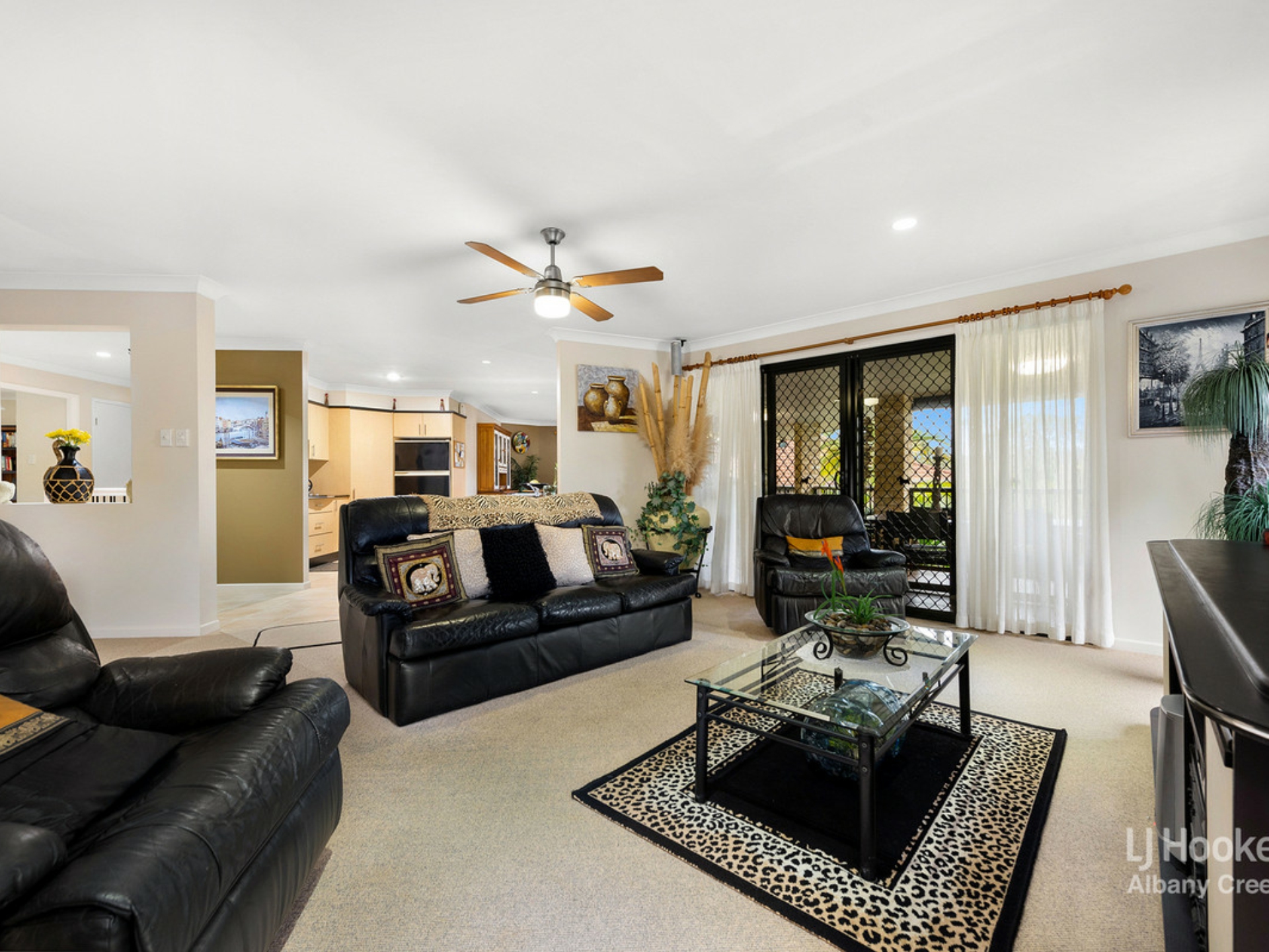 15 Hoop Pine Place, BRIDGEMAN DOWNS
