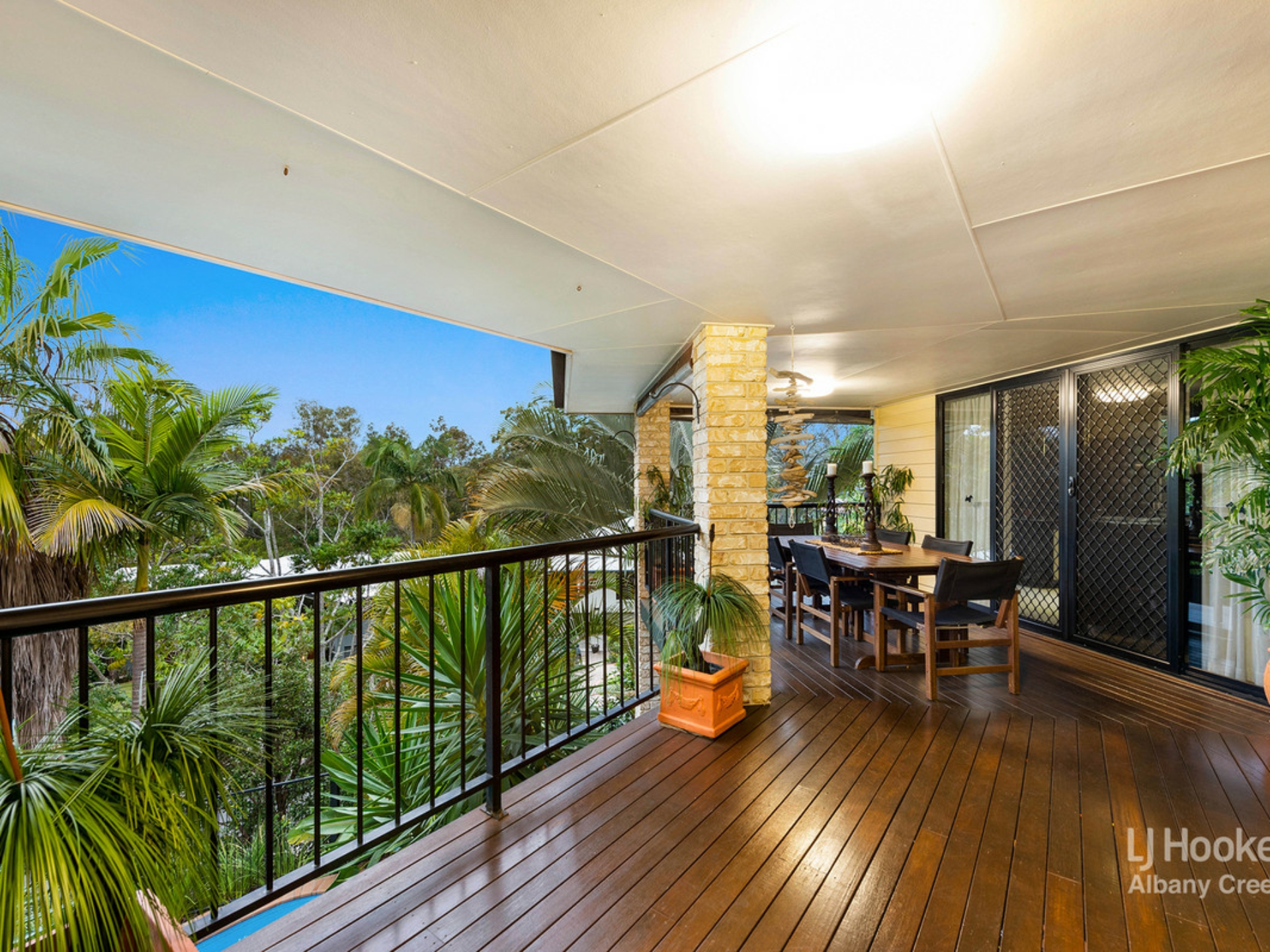 15 Hoop Pine Place, BRIDGEMAN DOWNS