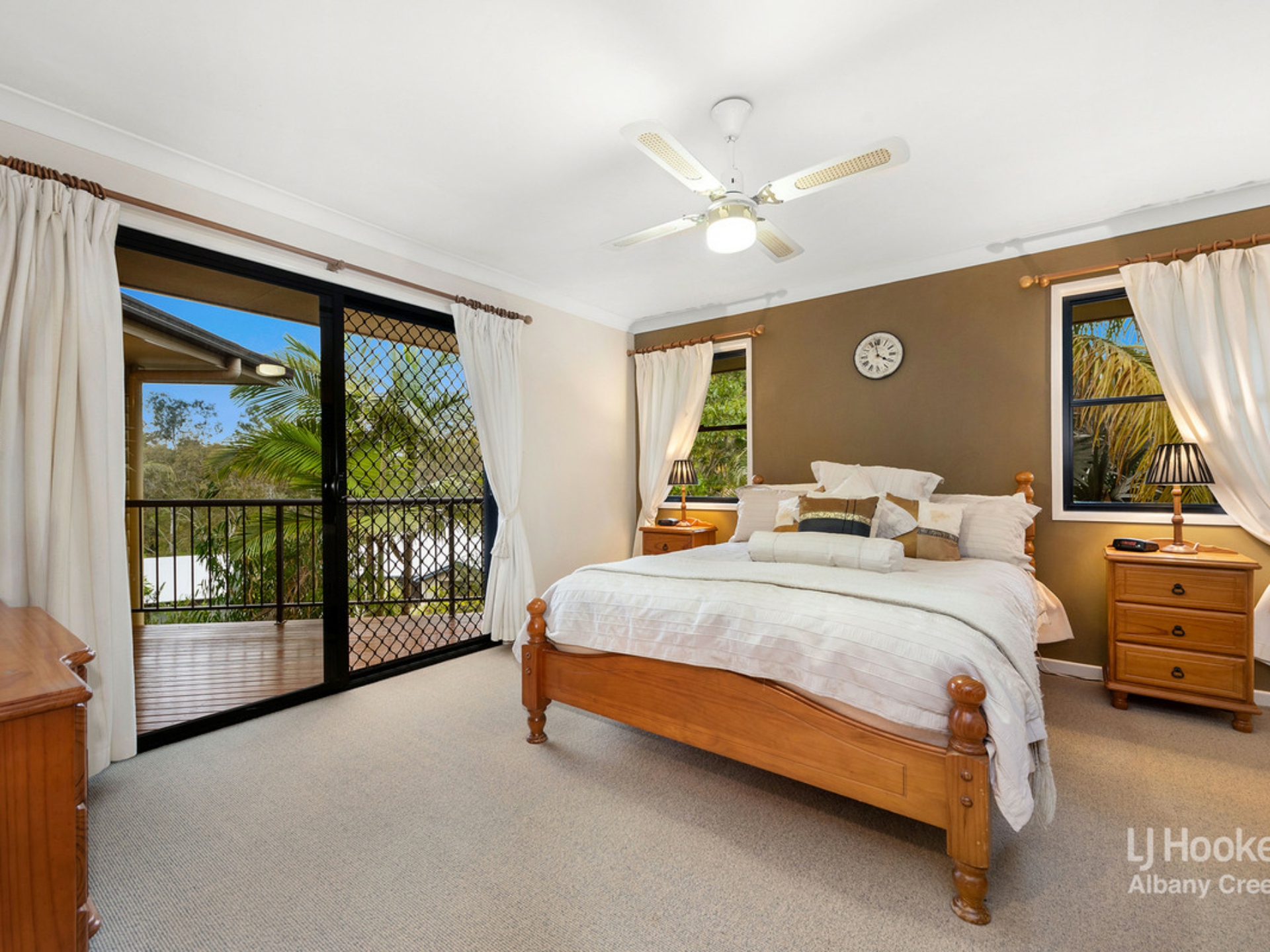 15 Hoop Pine Place, BRIDGEMAN DOWNS