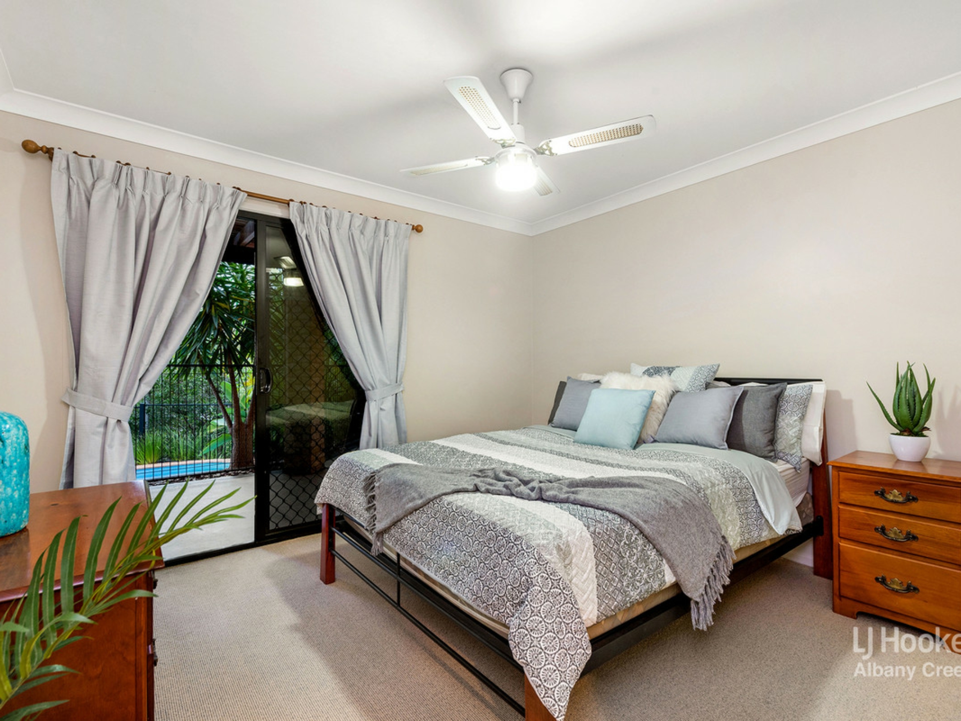 15 Hoop Pine Place, BRIDGEMAN DOWNS