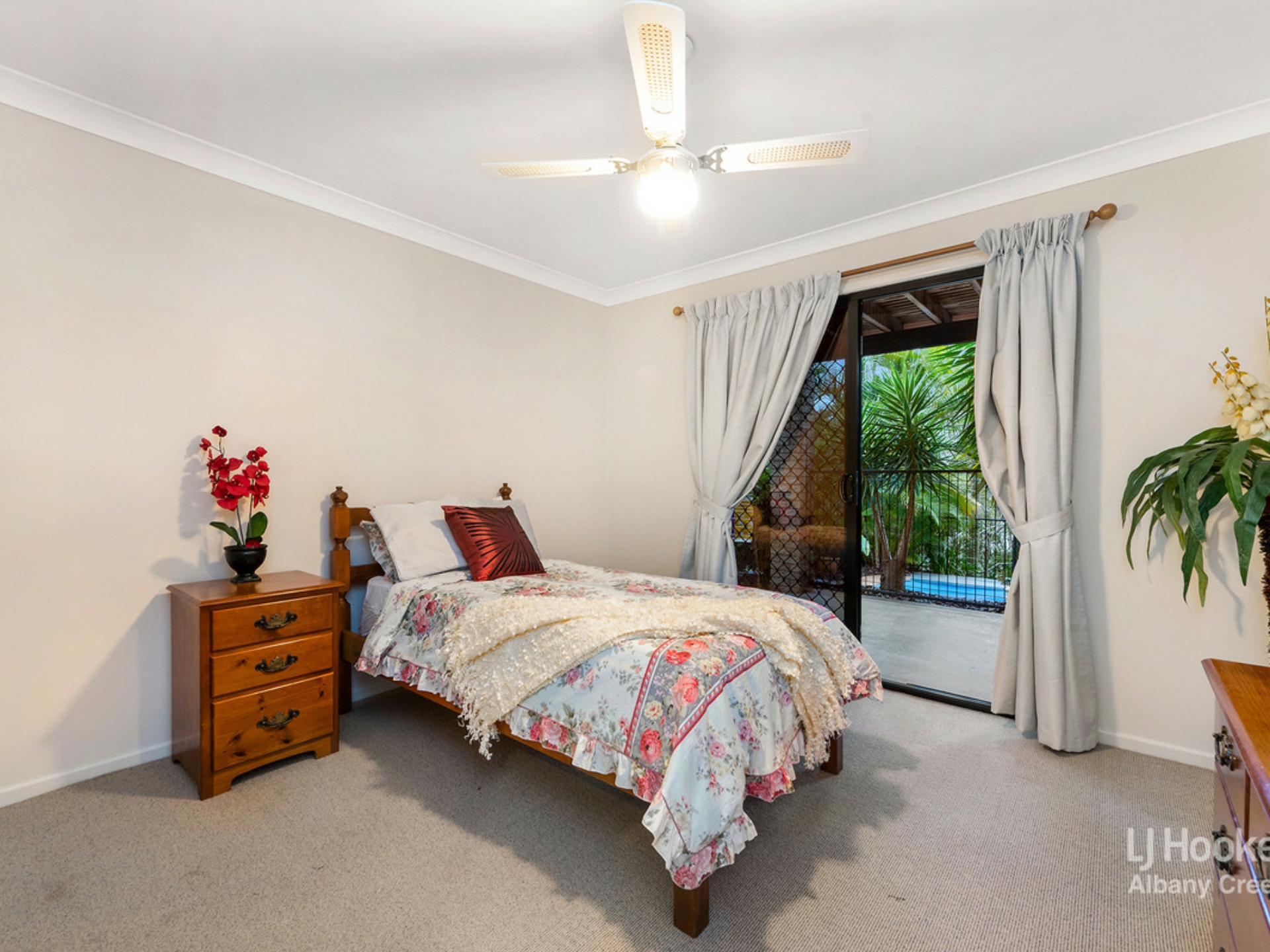 15 Hoop Pine Place, BRIDGEMAN DOWNS