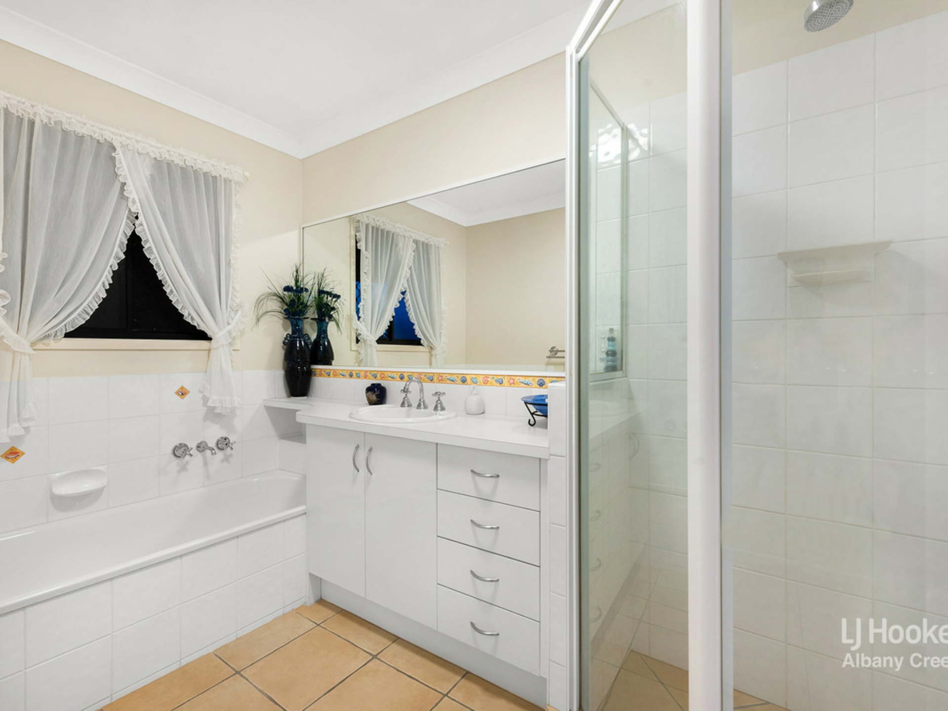 15 Hoop Pine Place, BRIDGEMAN DOWNS