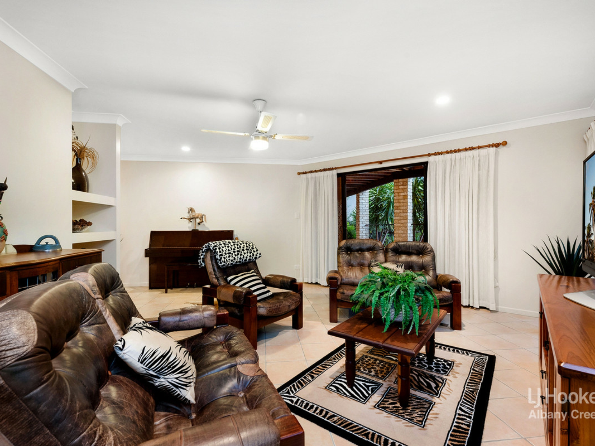 15 Hoop Pine Place, BRIDGEMAN DOWNS