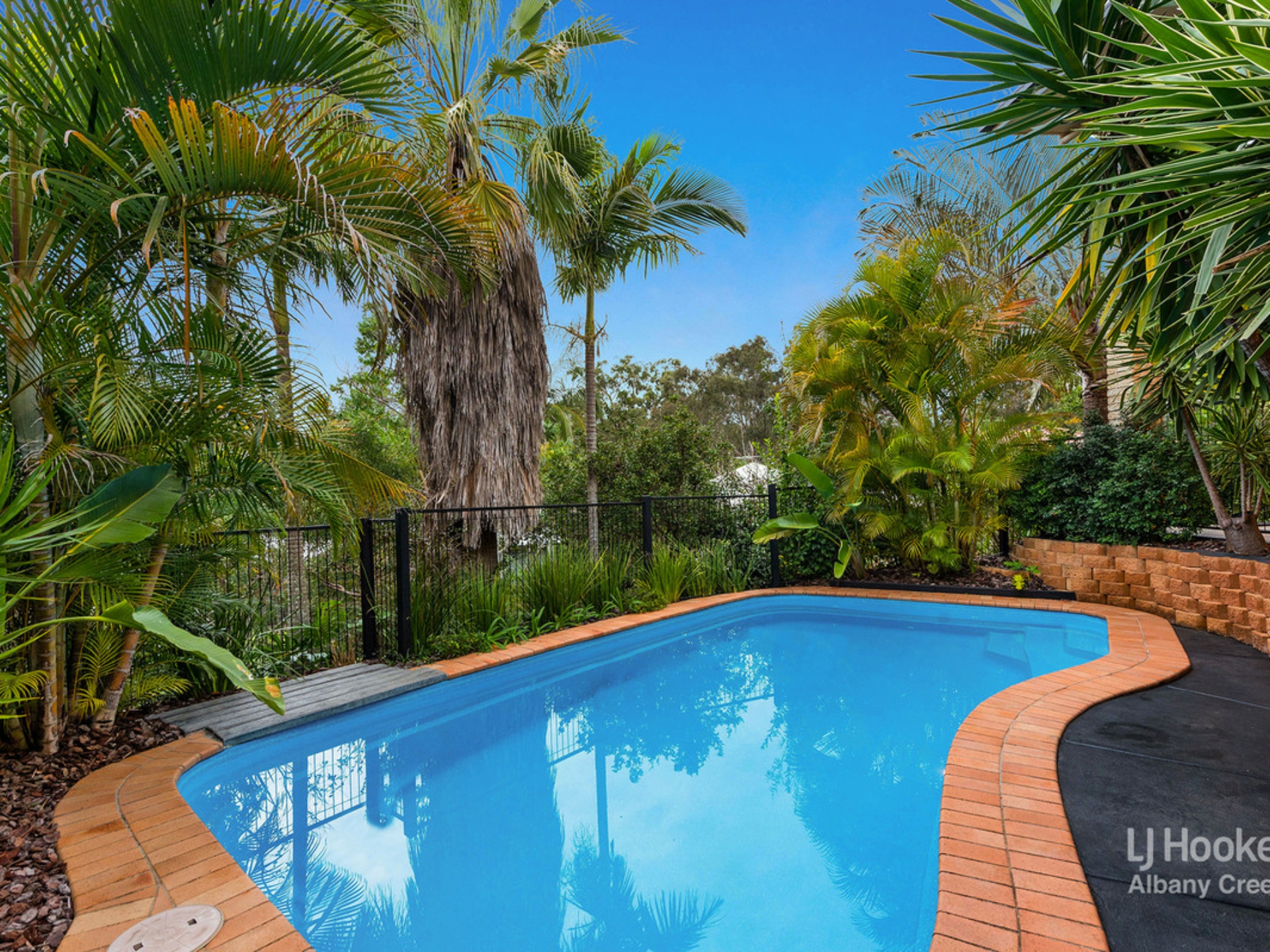 15 Hoop Pine Place, BRIDGEMAN DOWNS