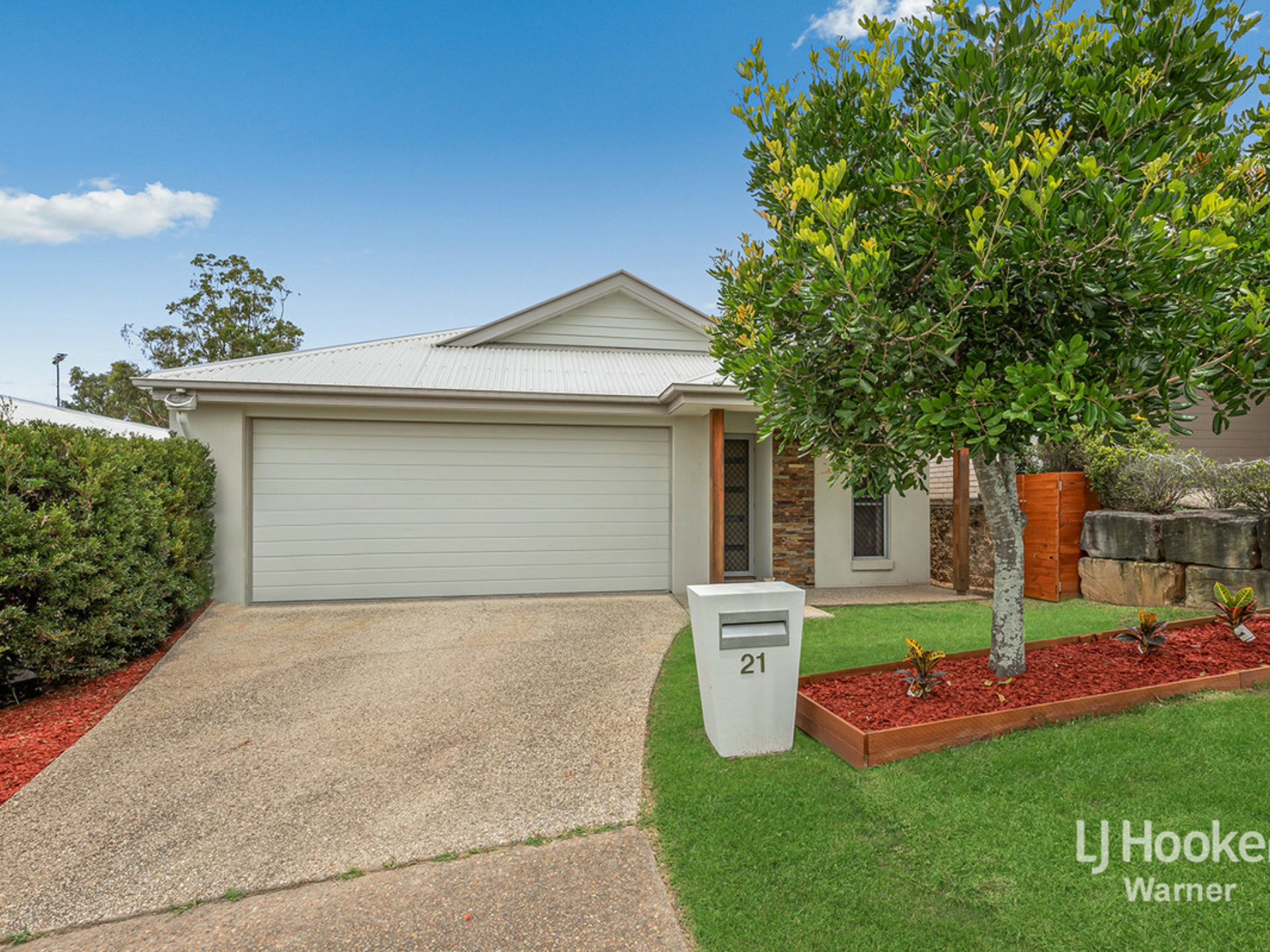21 Hume Circuit, Warner