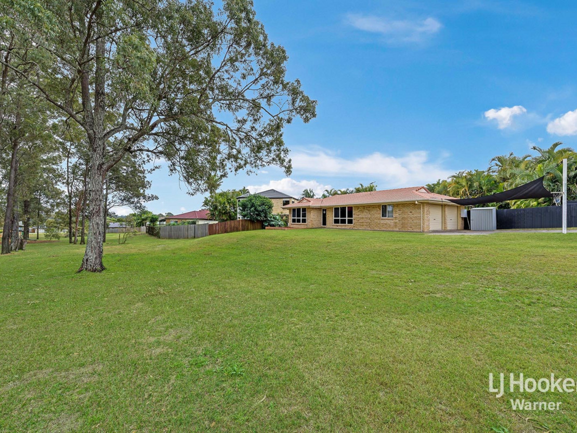 32 Blue Mountain Crescent, Warner