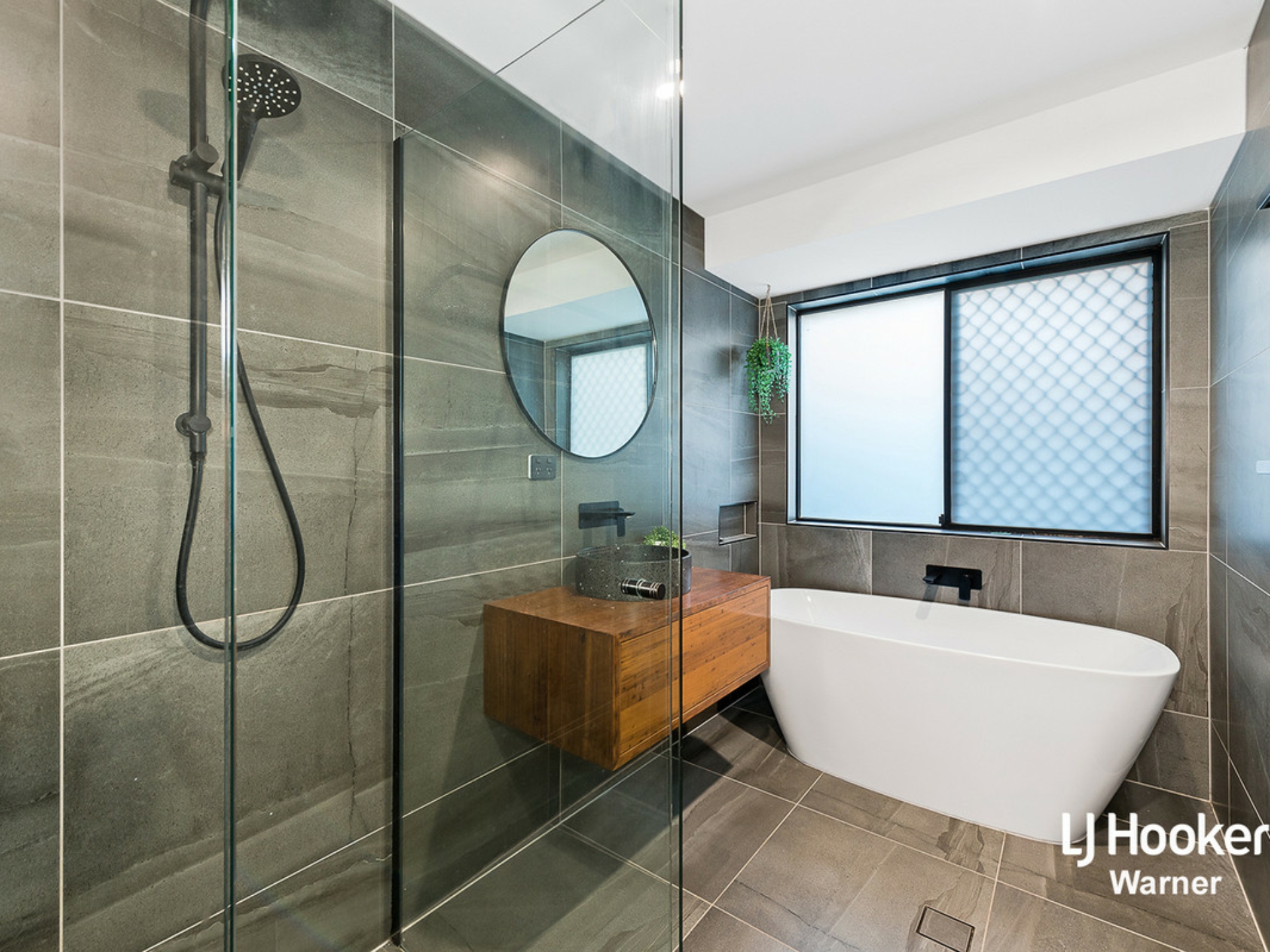 1 Noble Court, Warner