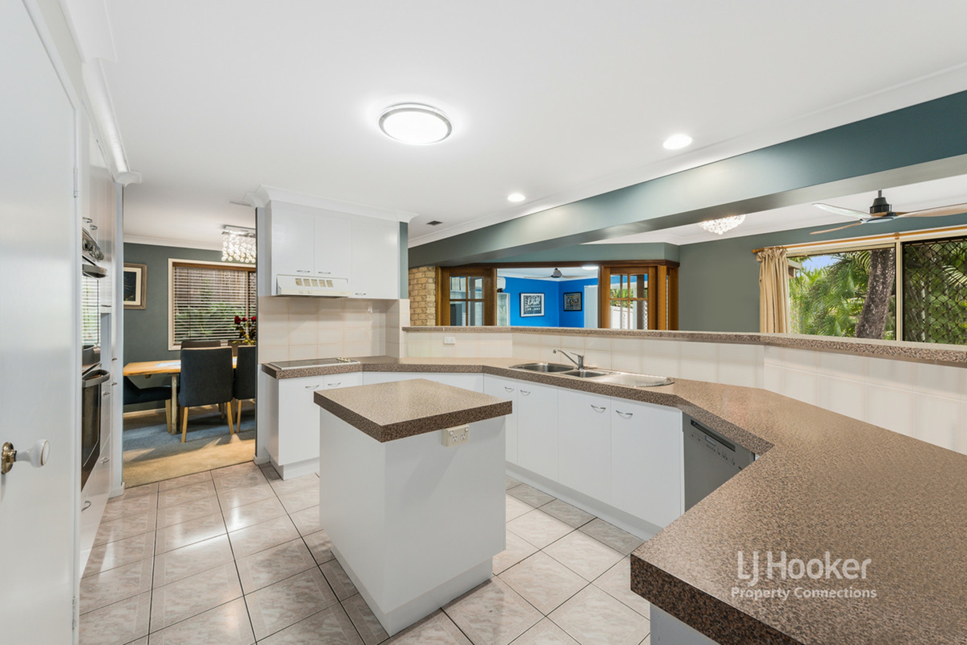 6 Pine Bark Court, ALBANY CREEK