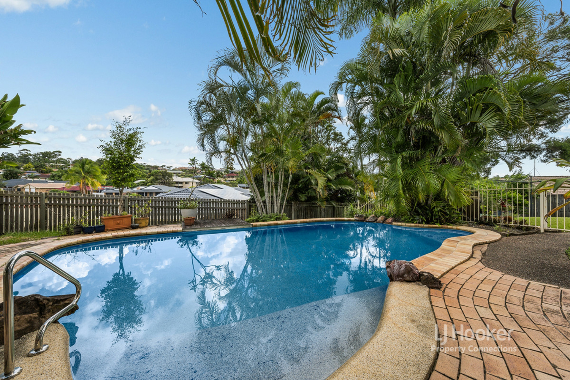 6 Pine Bark Court, ALBANY CREEK
