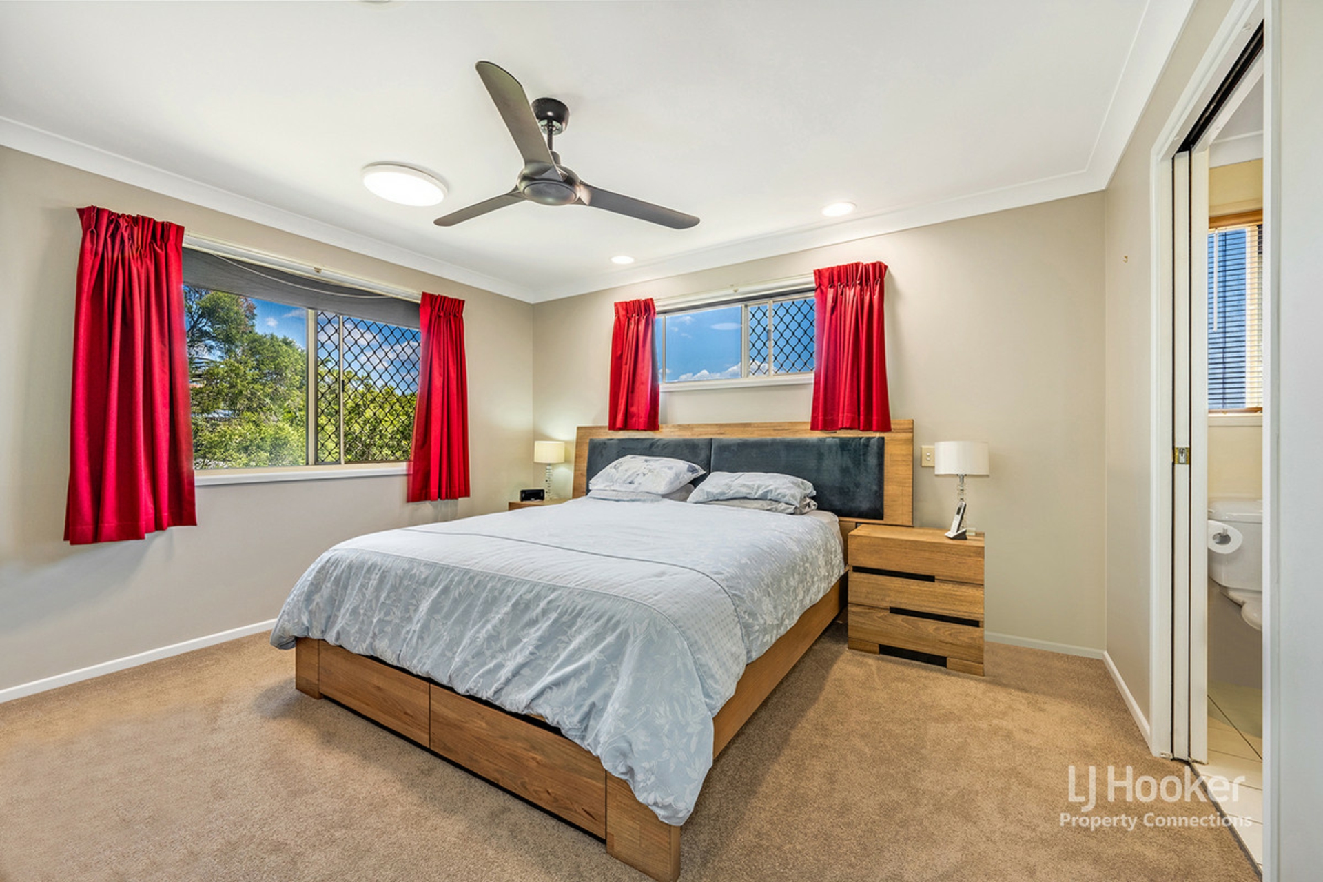 6 Pine Bark Court, ALBANY CREEK
