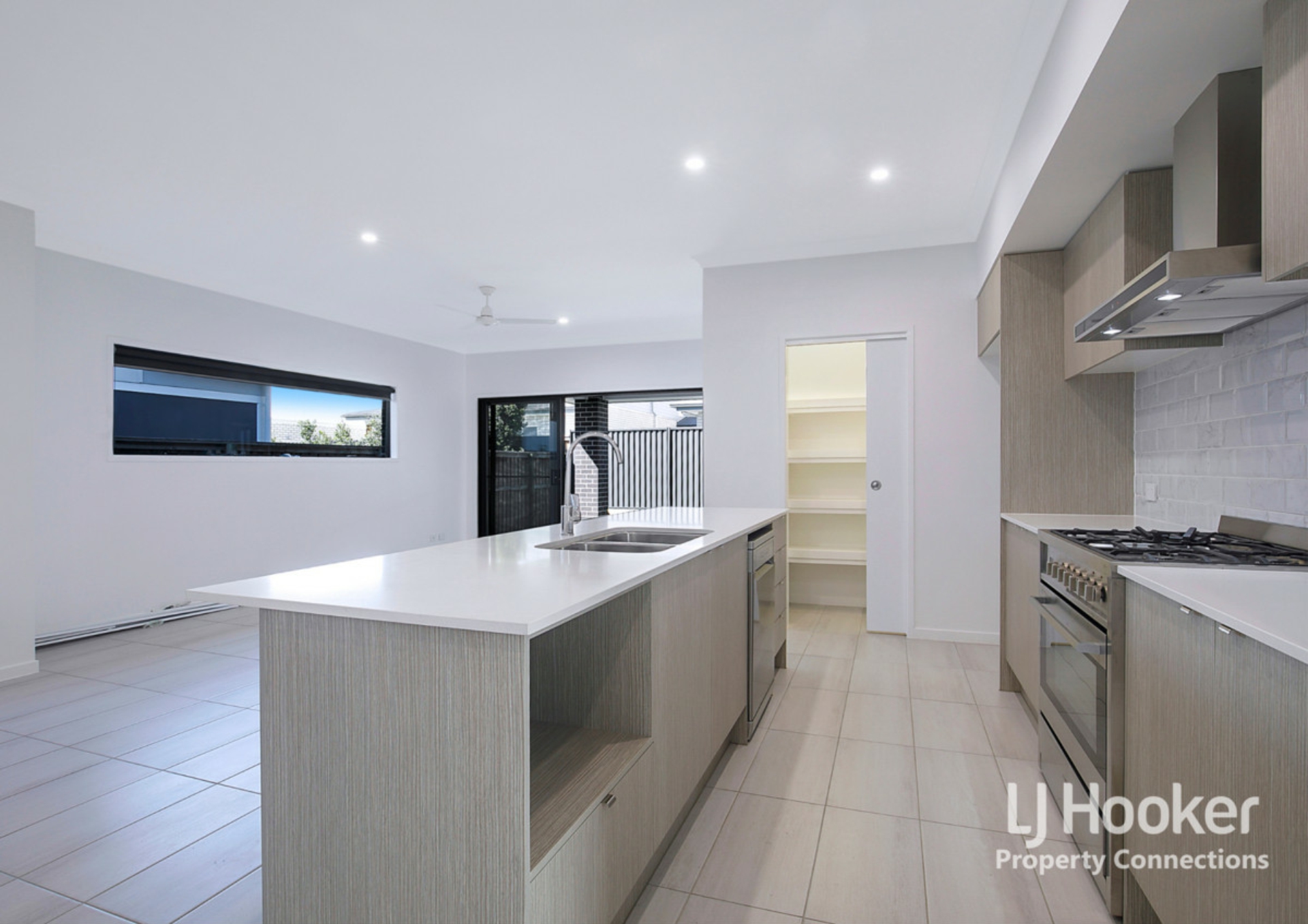 69 Lakeview Promenade, NEWPORT