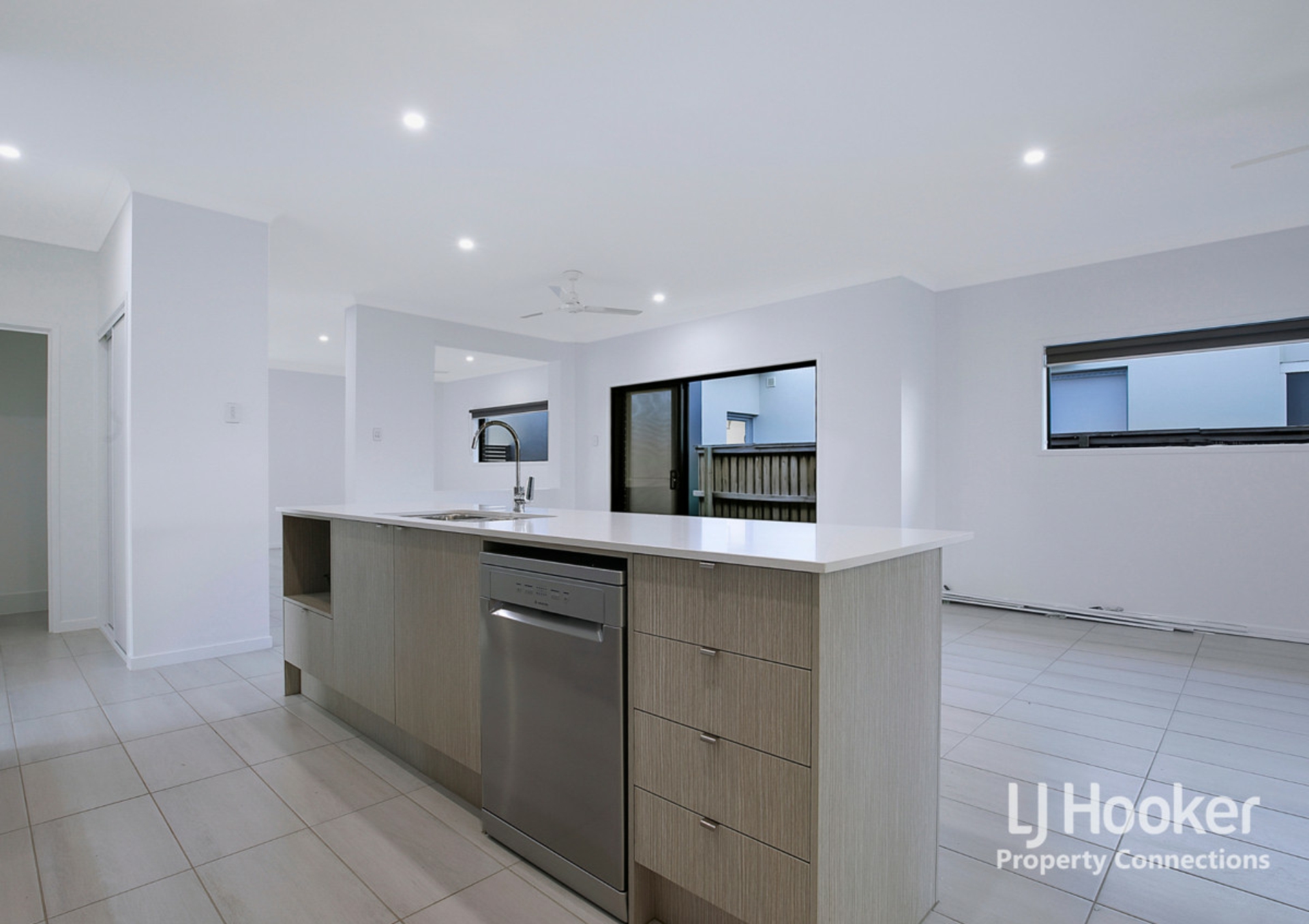 69 Lakeview Promenade, NEWPORT