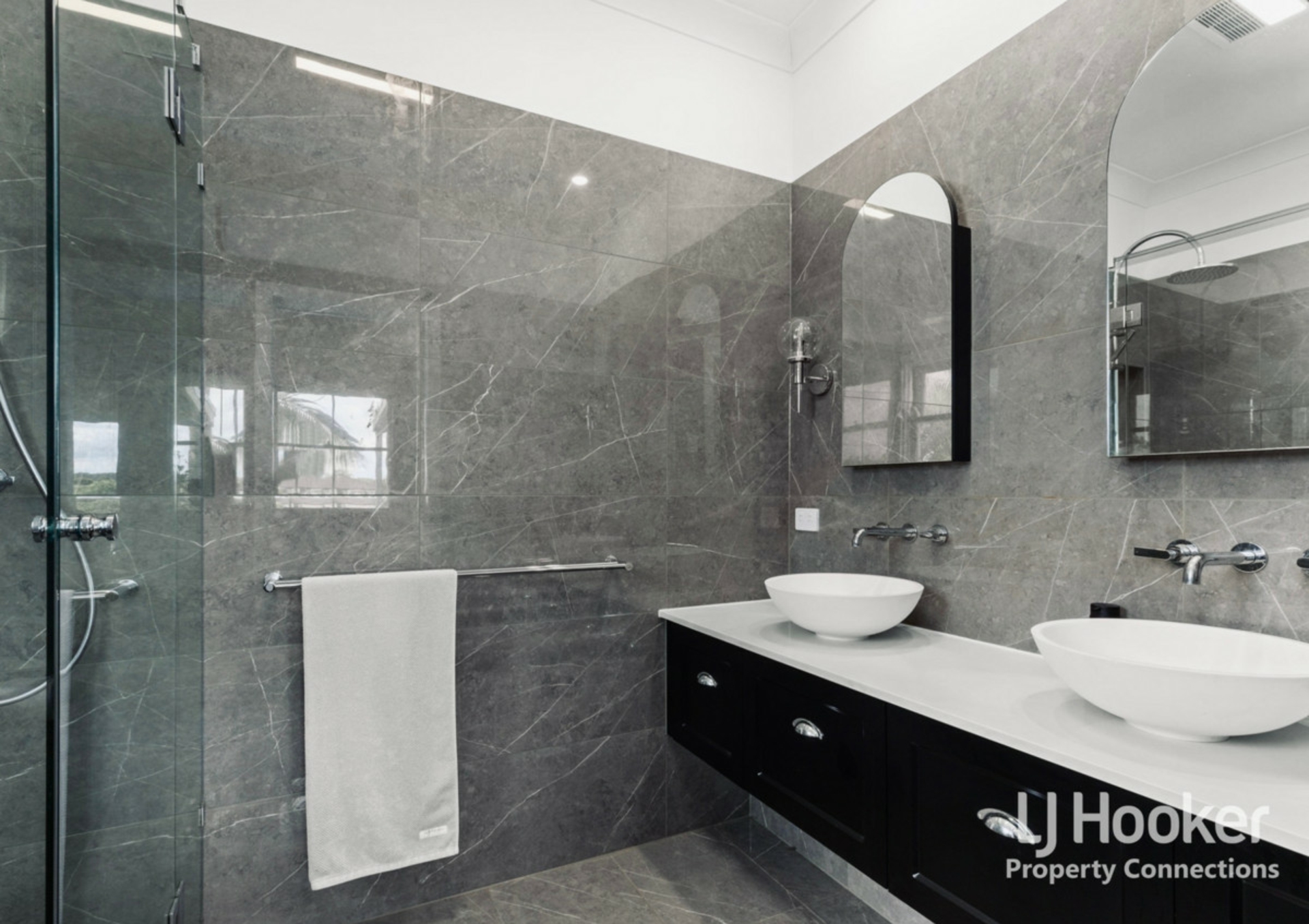 10 Hazelnut Close, WARNER
