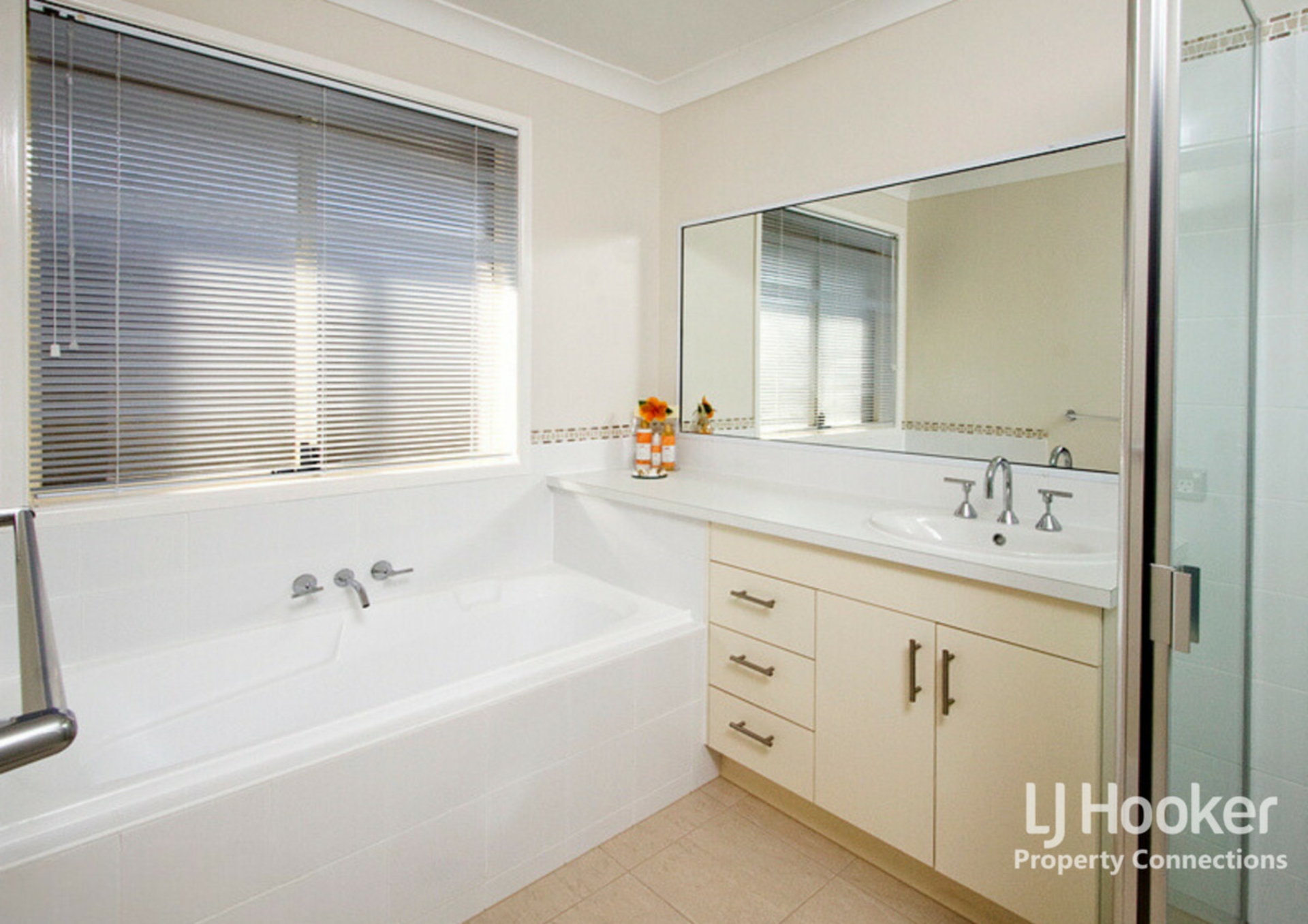 6 Ophelia Crescent, EATONS HILL