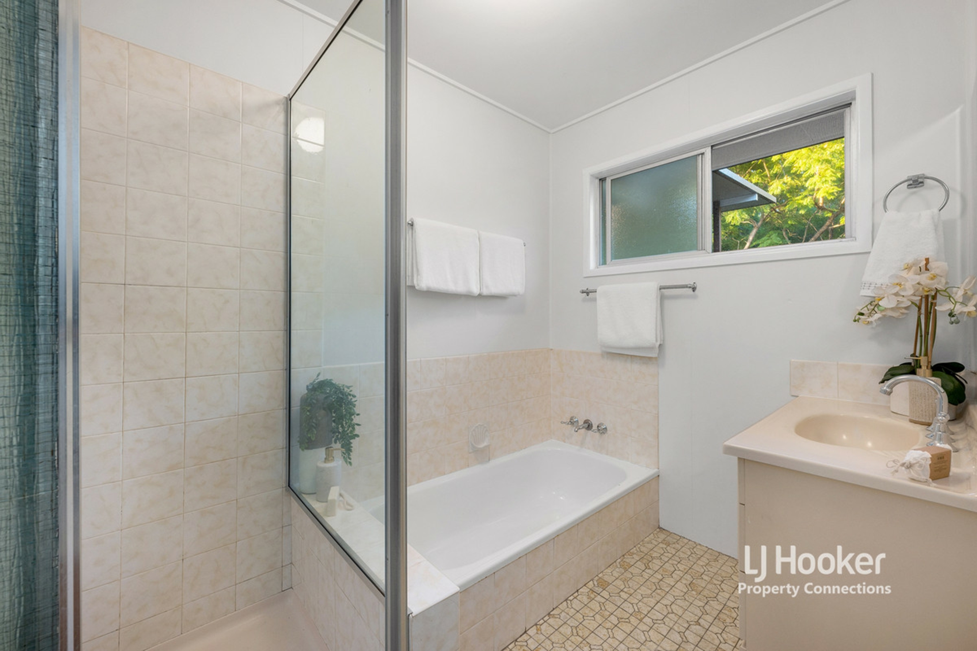 64 Folkstone Avenue, ALBANY CREEK