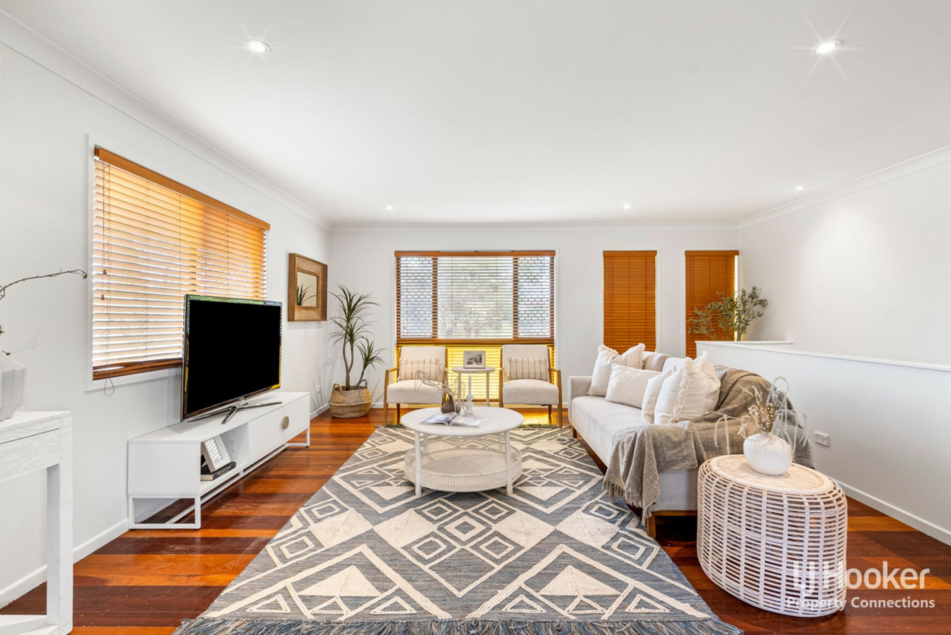 1 Folkstone Avenue, ALBANY CREEK