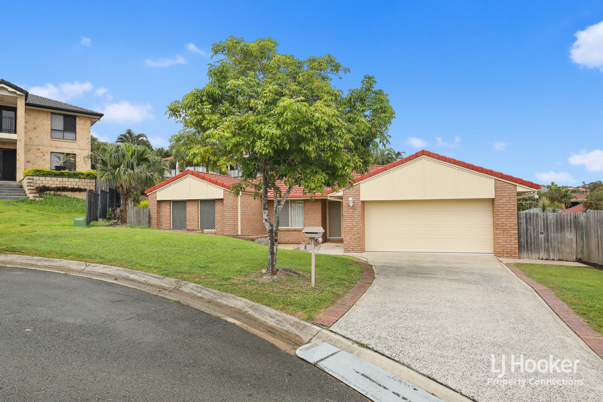 8 Handel Court, EATONS HILL