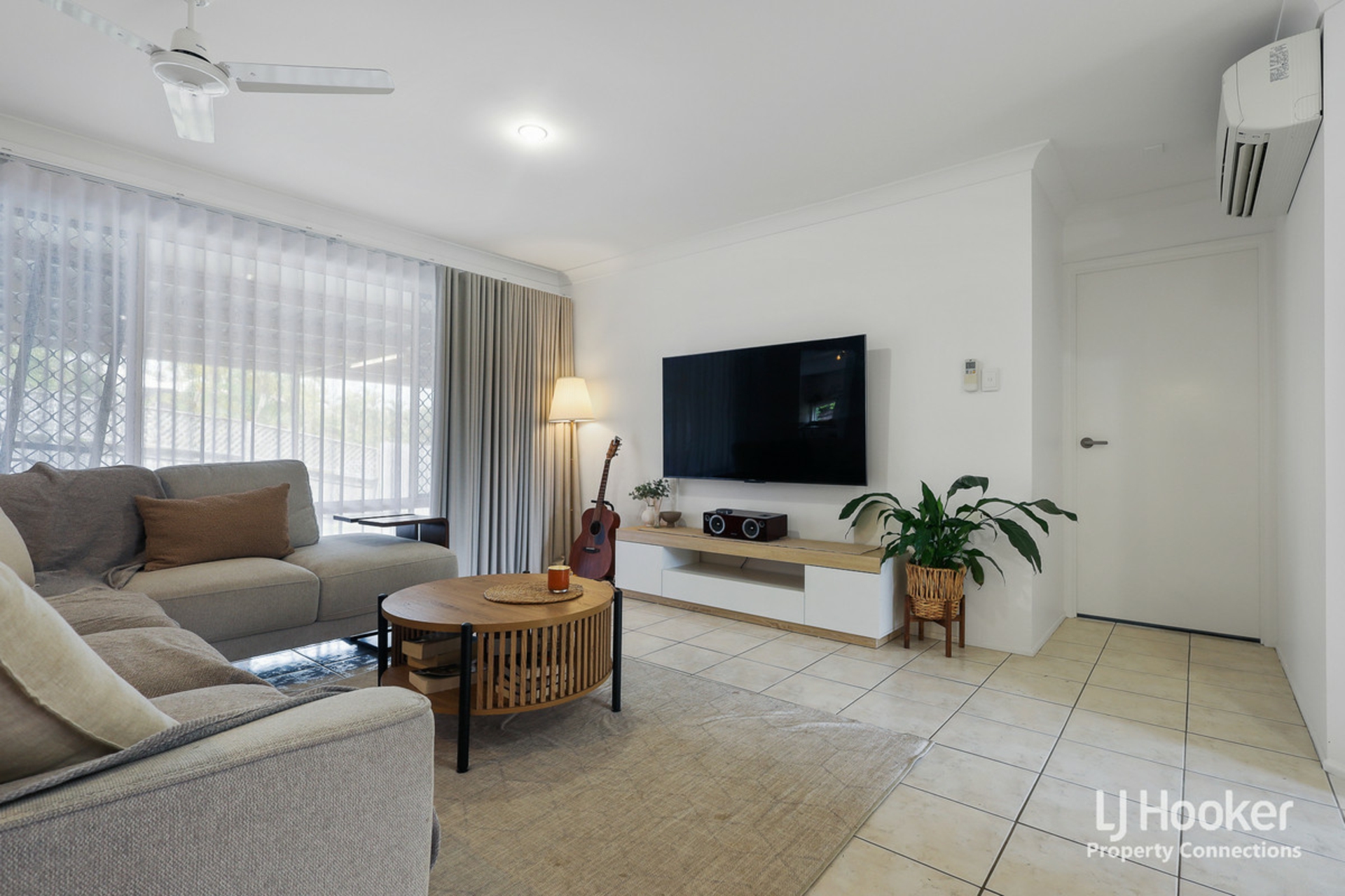 8 Handel Court, EATONS HILL