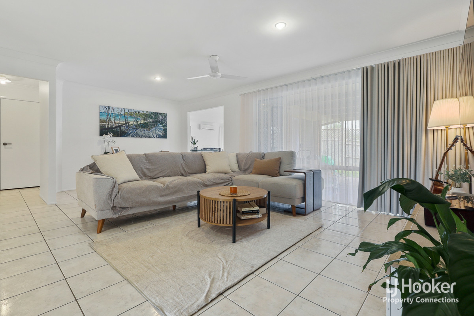 8 Handel Court, EATONS HILL
