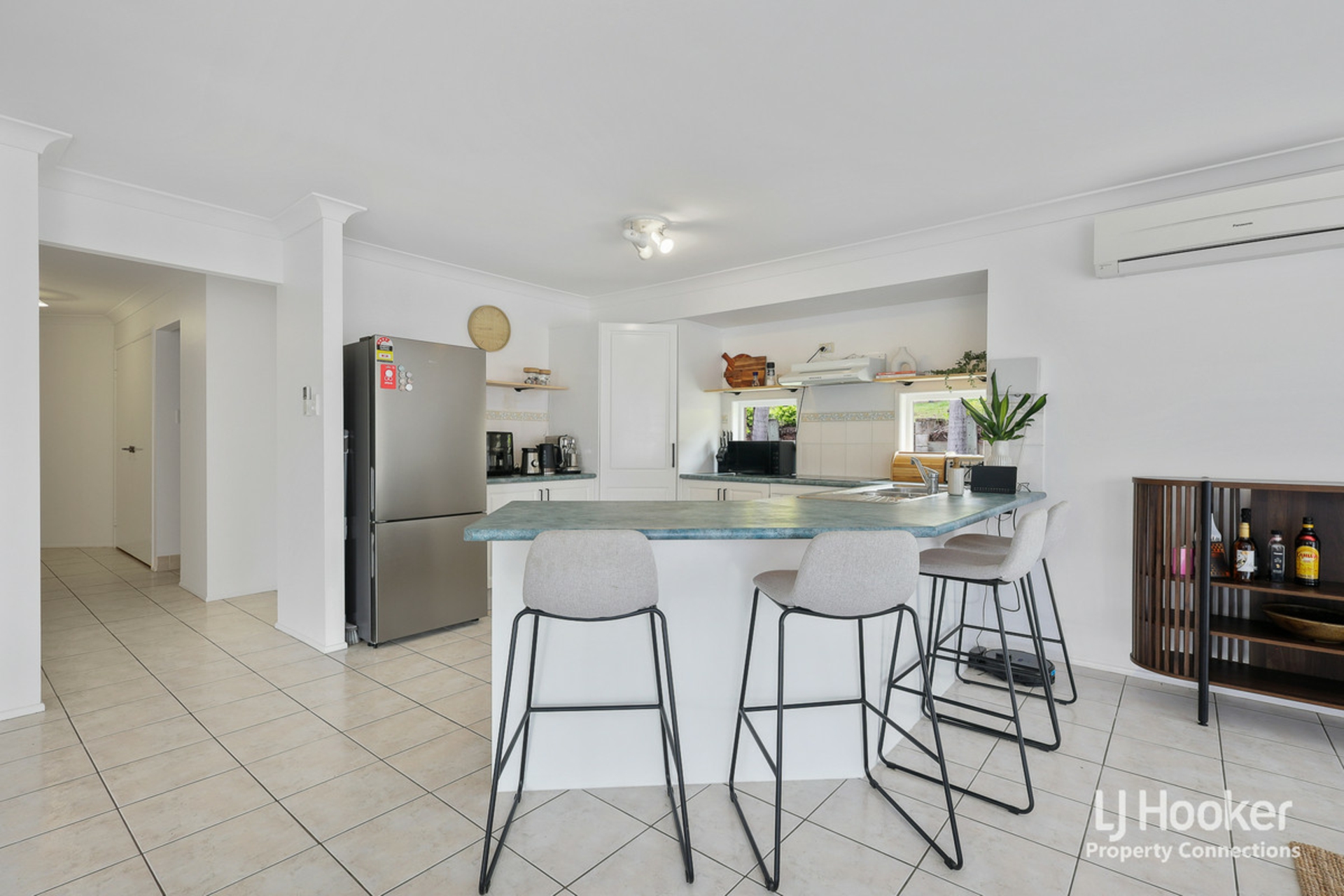 8 Handel Court, EATONS HILL
