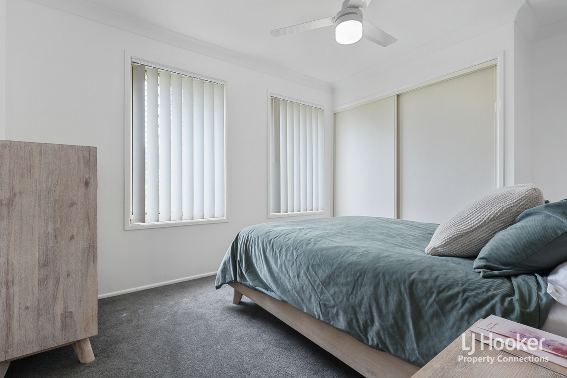 8 Handel Court, EATONS HILL