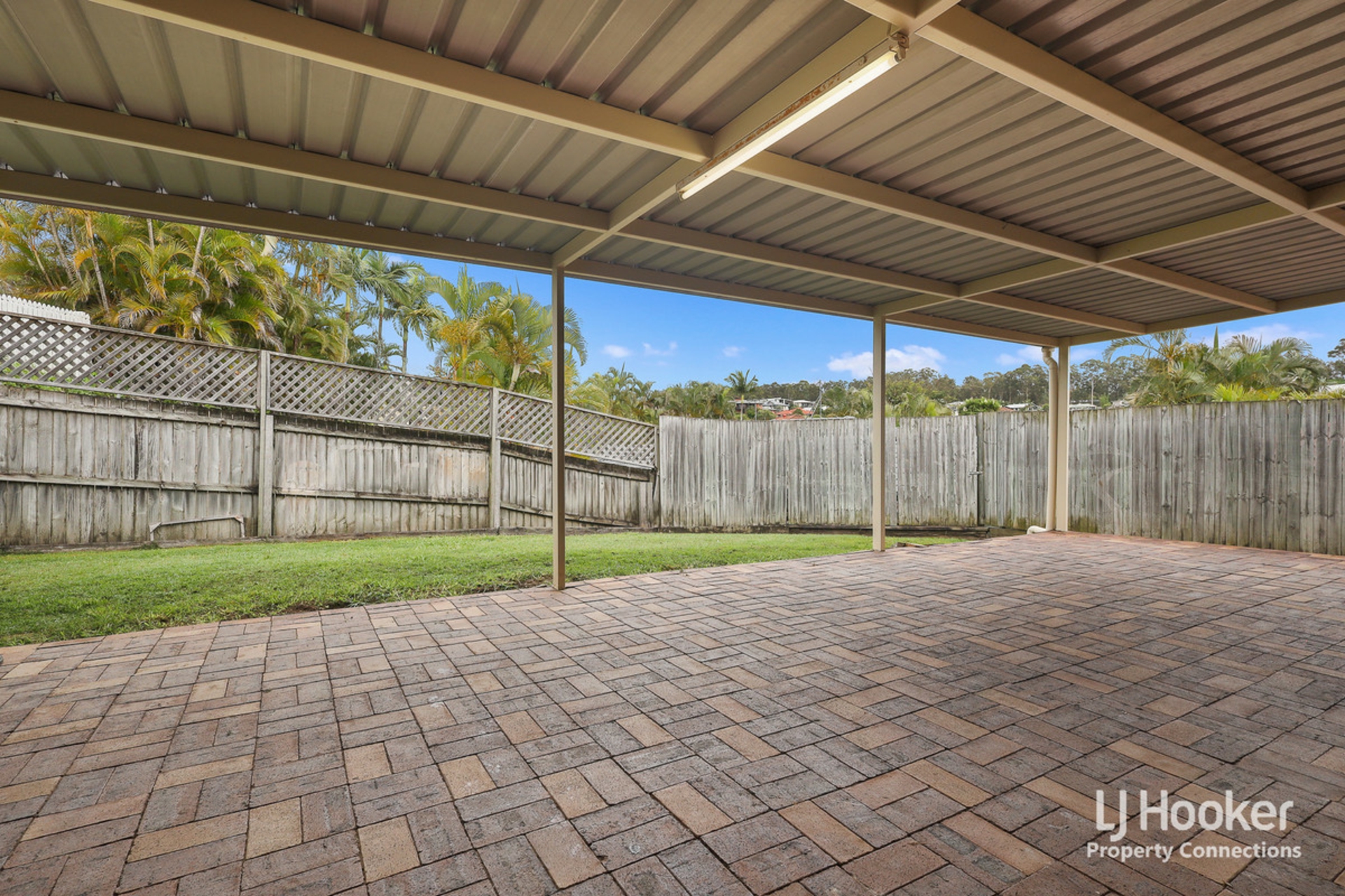 8 Handel Court, EATONS HILL