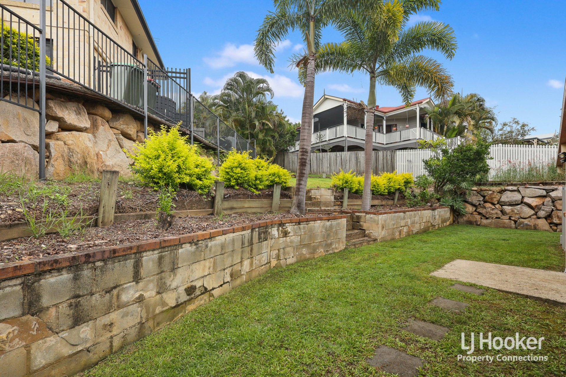 8 Handel Court, EATONS HILL