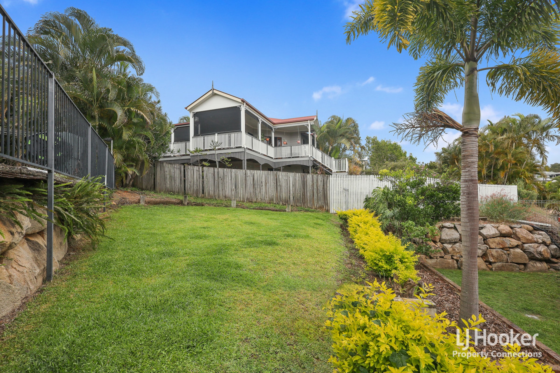 8 Handel Court, EATONS HILL